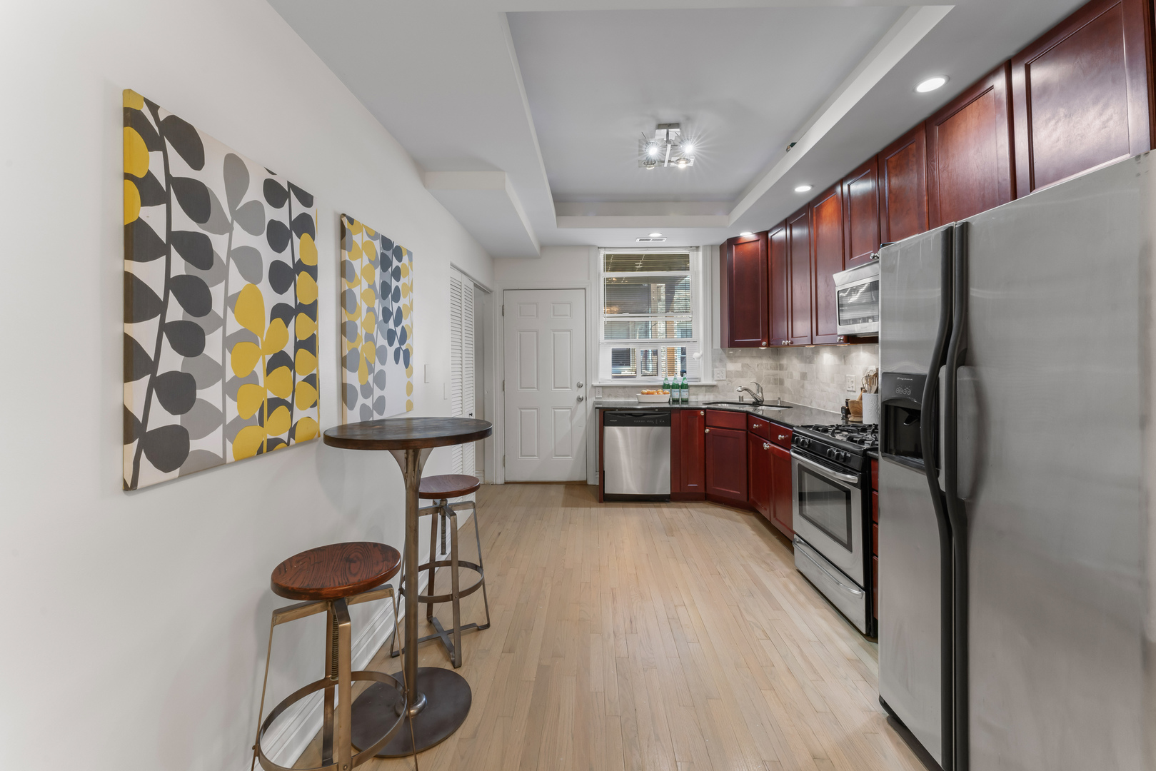 7029 N GREENVIEW Avenue Unit: 2S