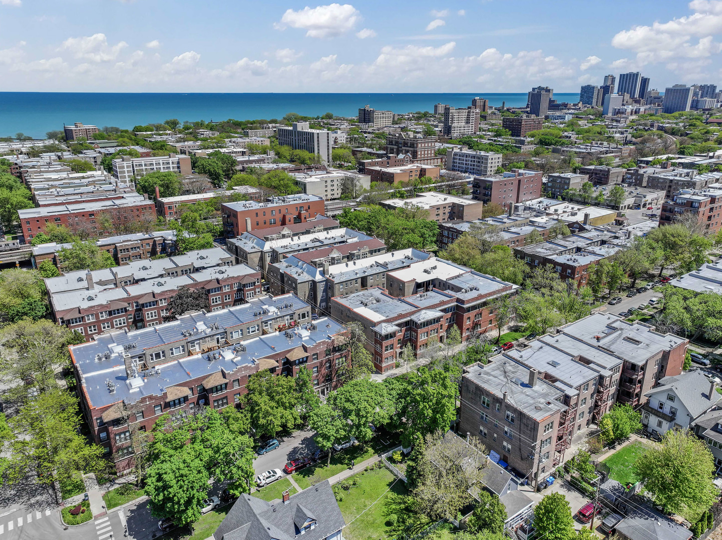 7029 N GREENVIEW Avenue Unit: 2S