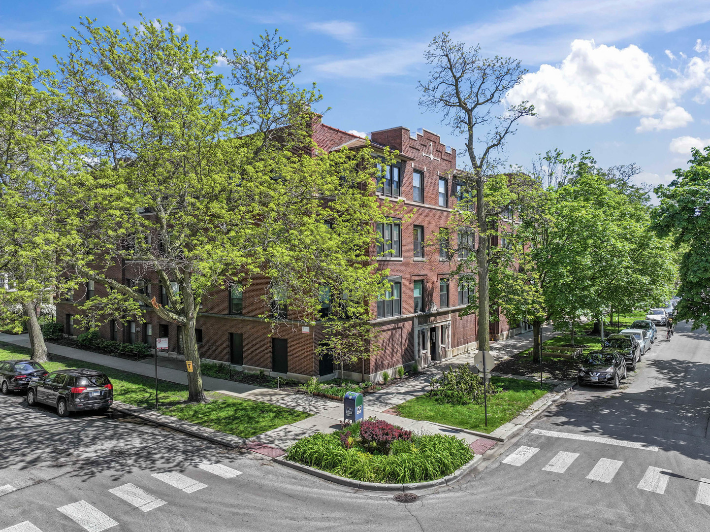 7029 N GREENVIEW Avenue Unit: 2S