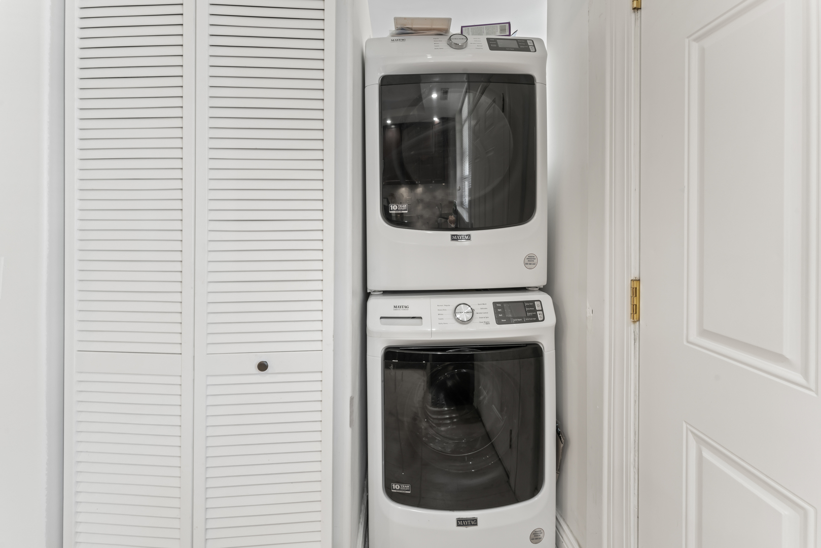 7029 N GREENVIEW Avenue Unit: 2S