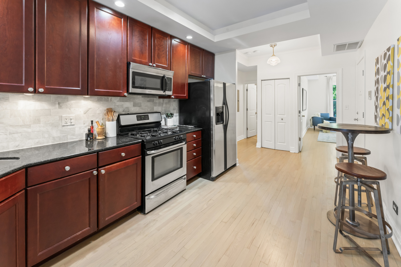 7029 N GREENVIEW Avenue Unit: 2S