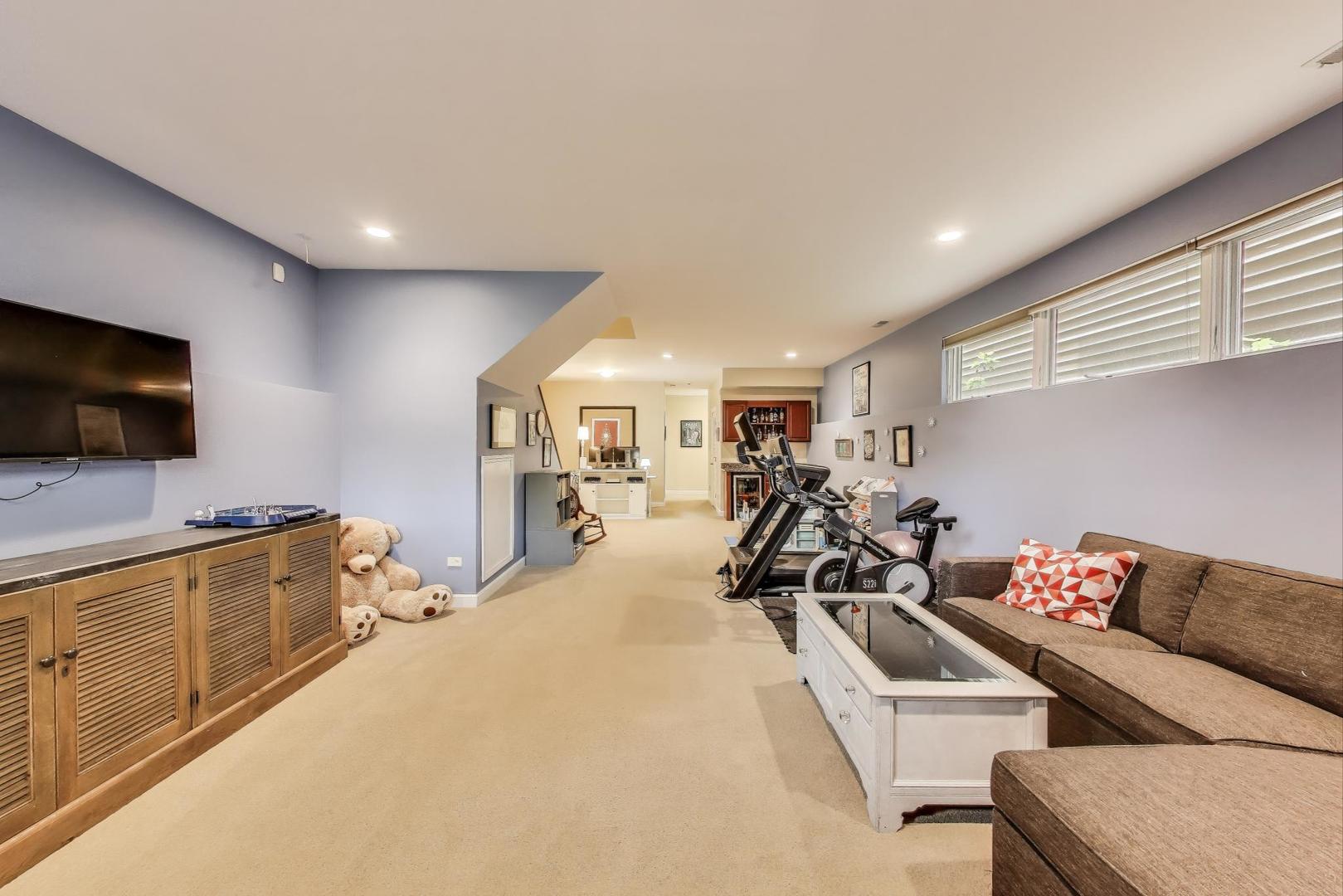 4229 N Albany Avenue