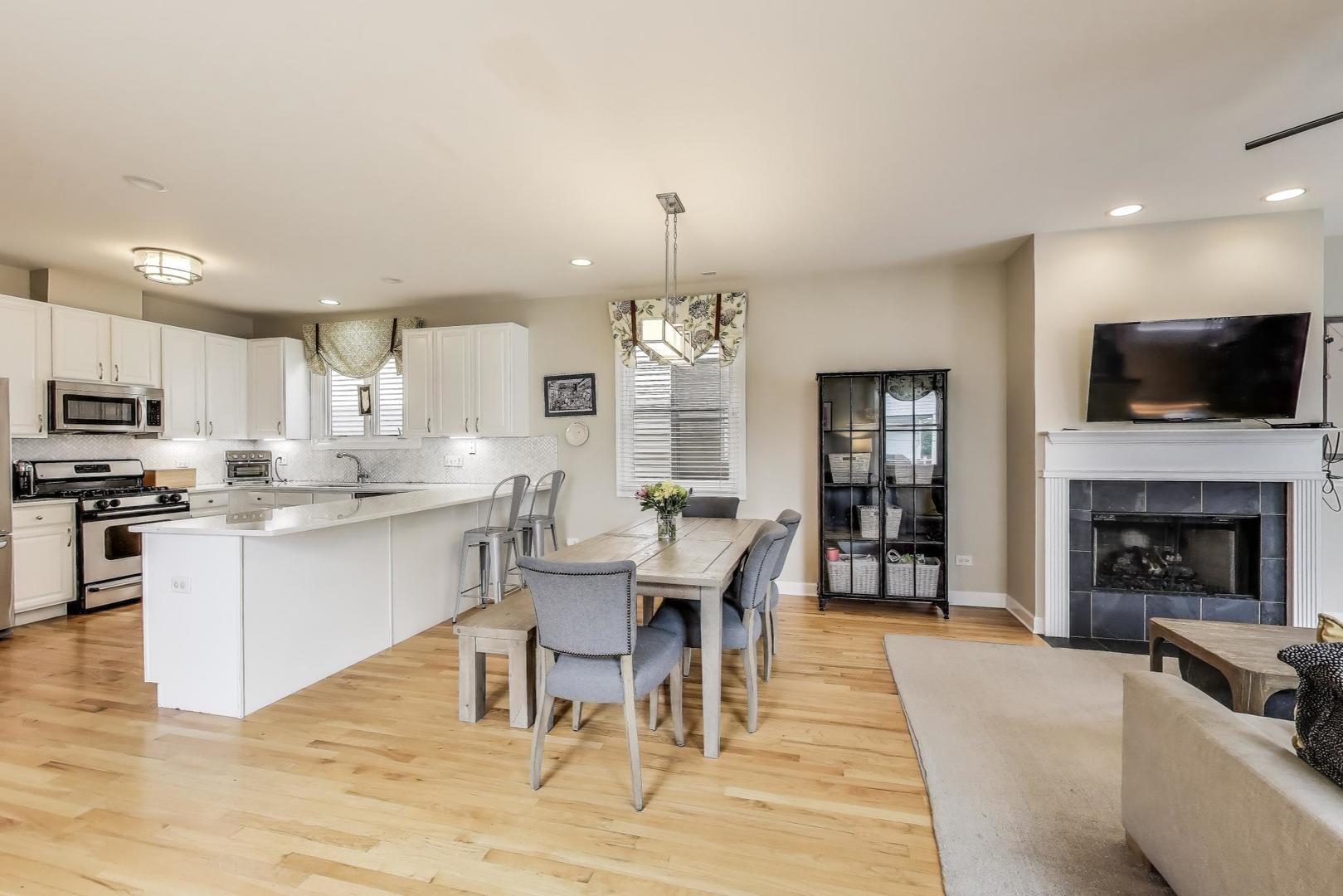 4229 N Albany Avenue