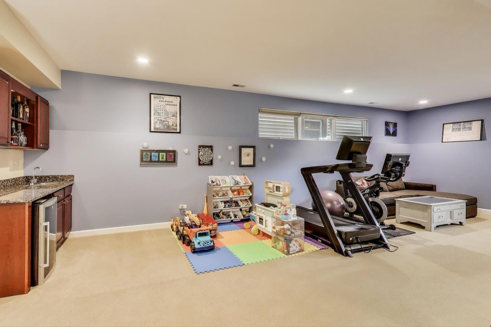 4229 N Albany Avenue