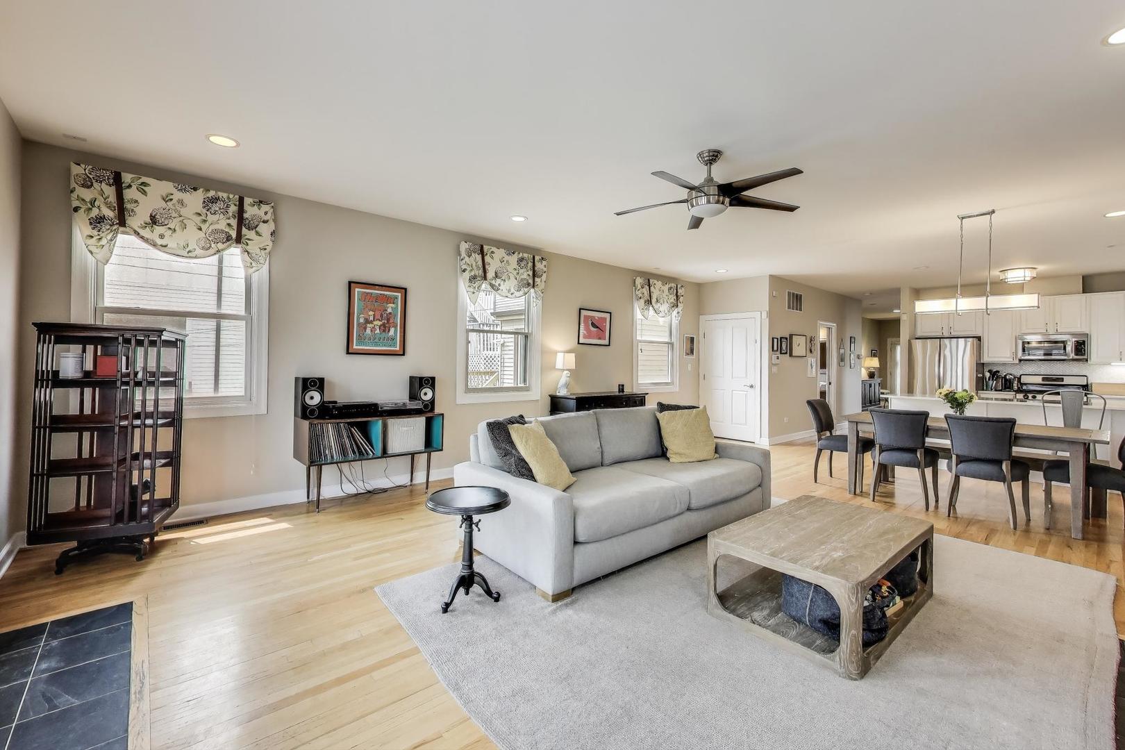 4229 N Albany Avenue