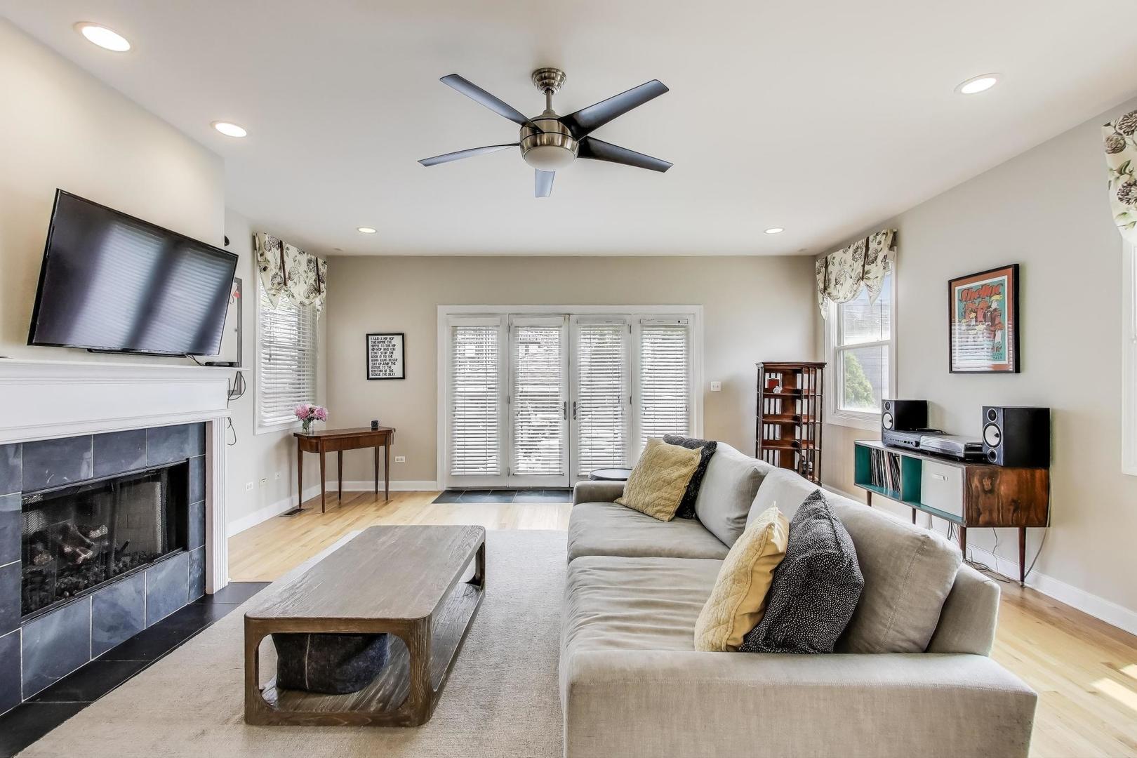 4229 N Albany Avenue