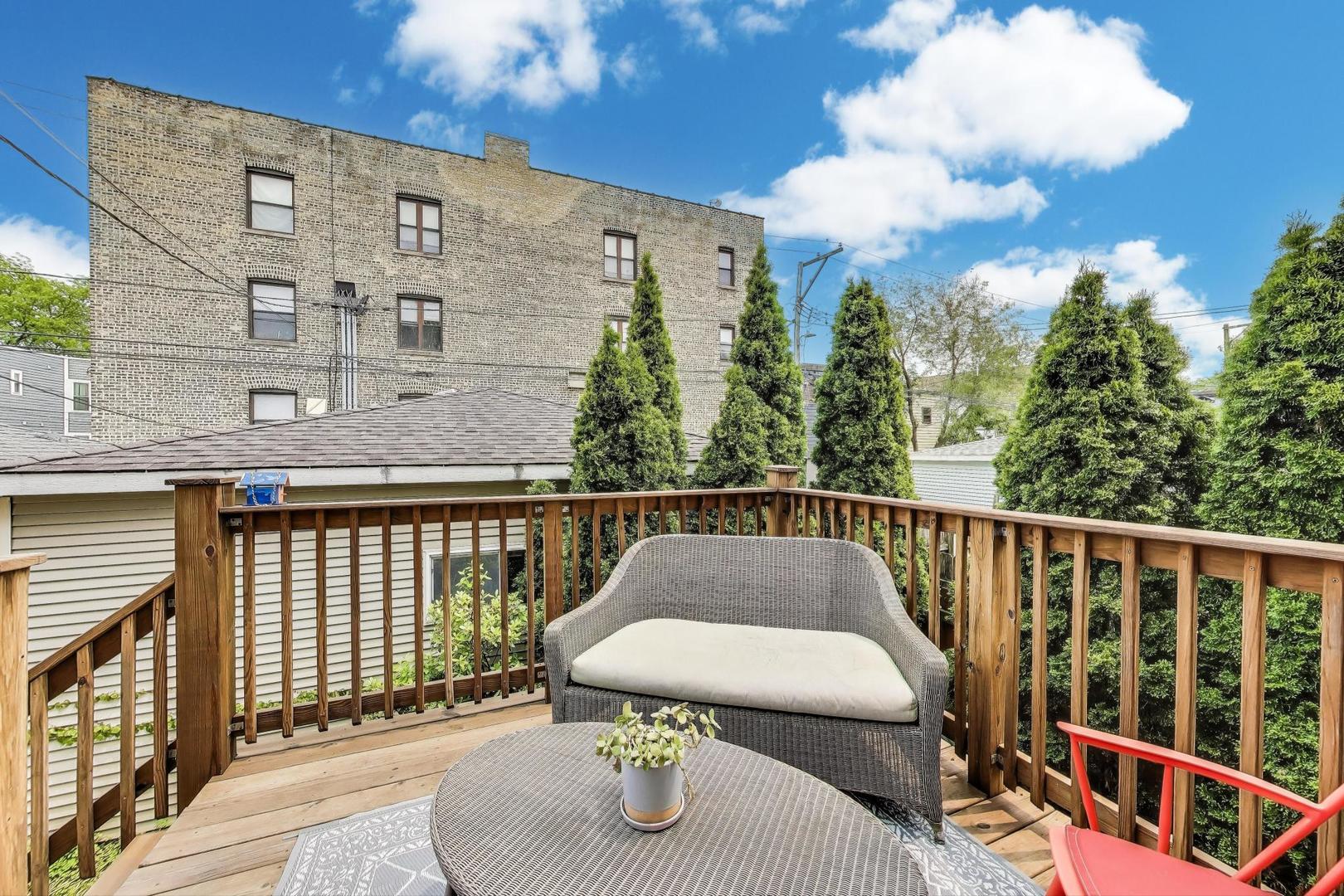 4229 N Albany Avenue