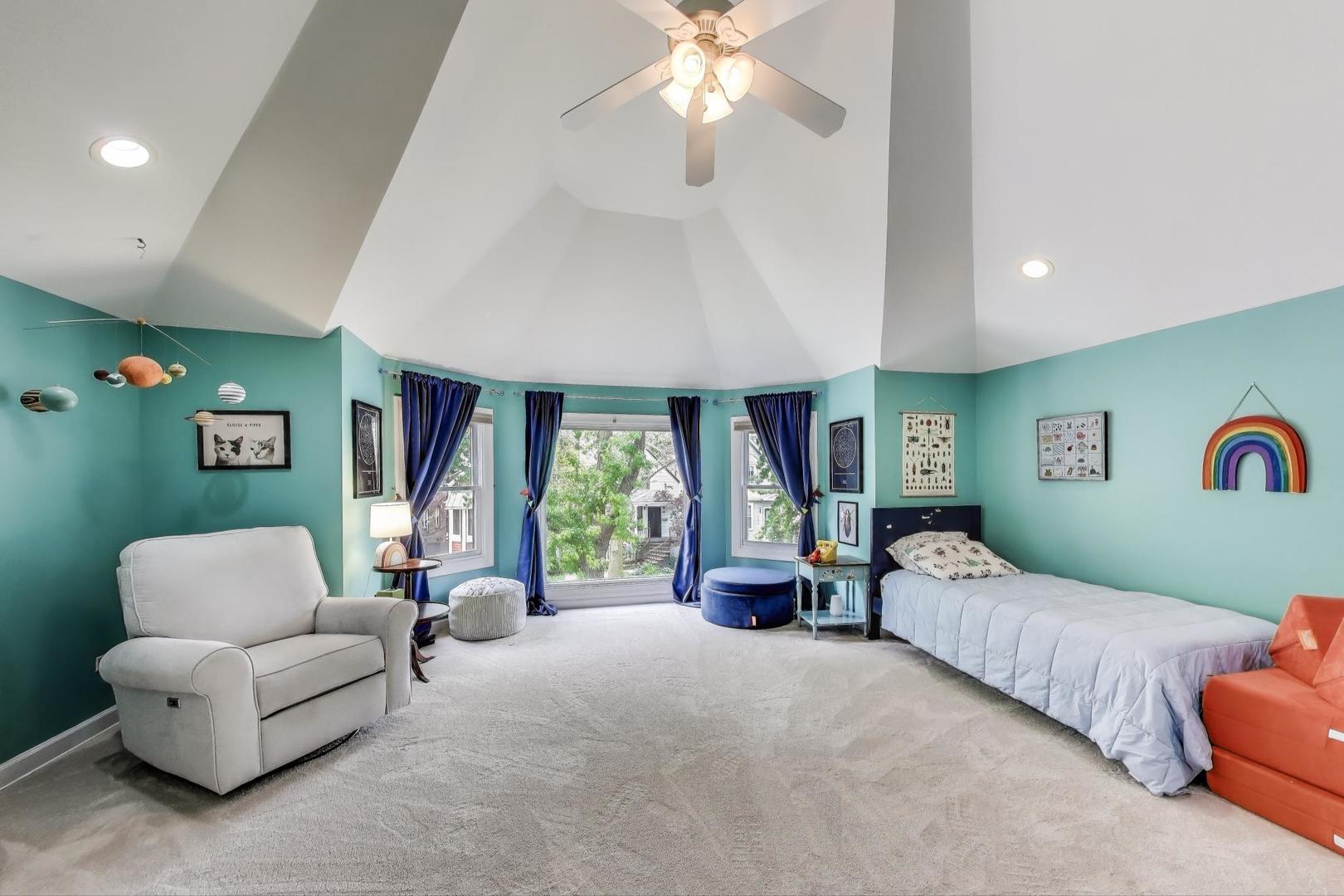 4229 N Albany Avenue