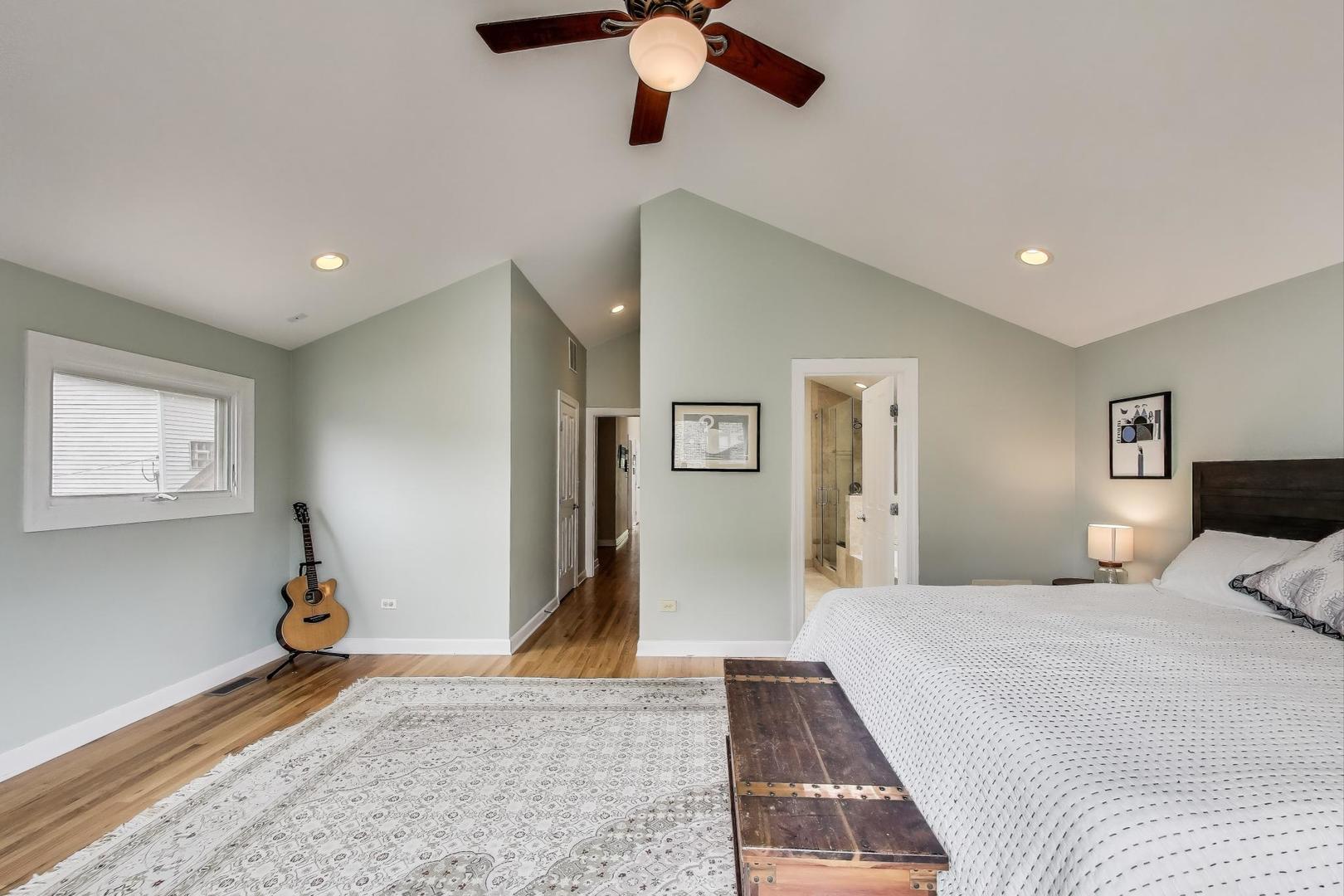 4229 N Albany Avenue