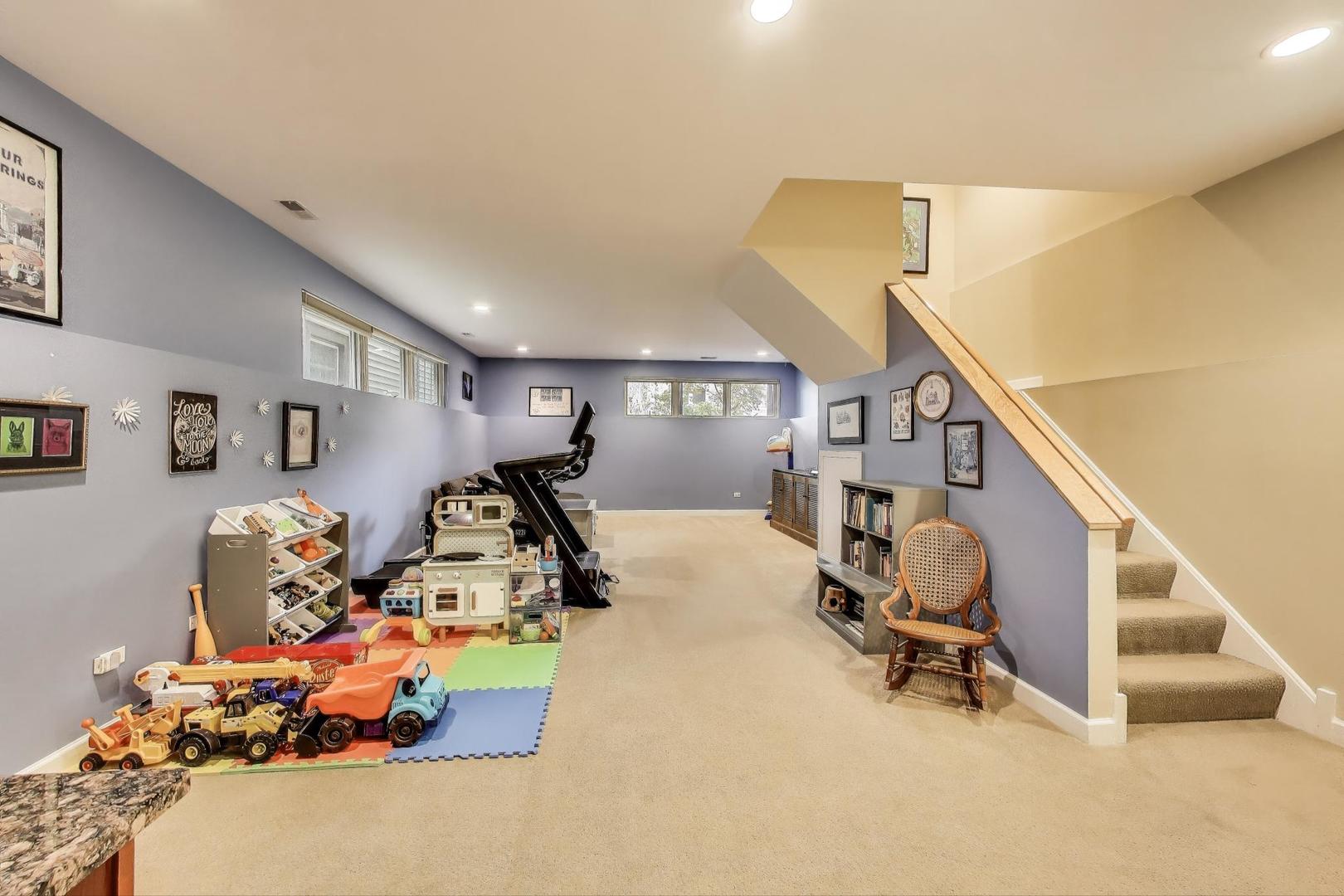 4229 N Albany Avenue