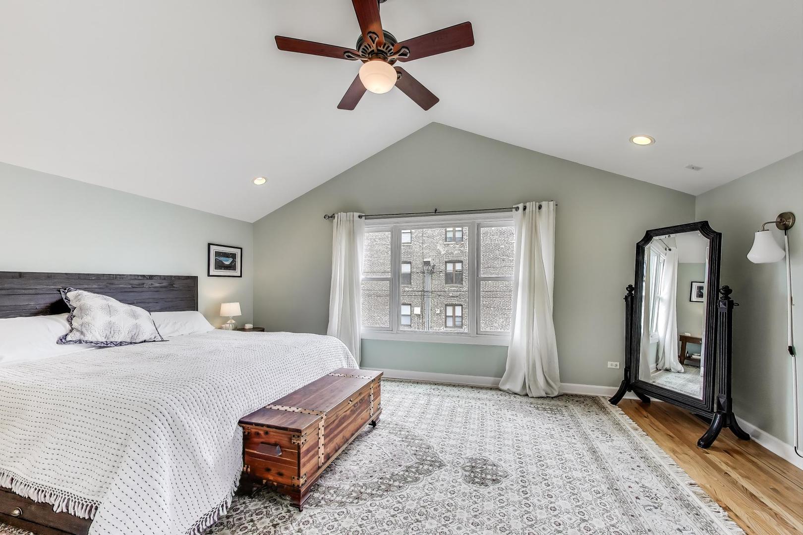 4229 N Albany Avenue