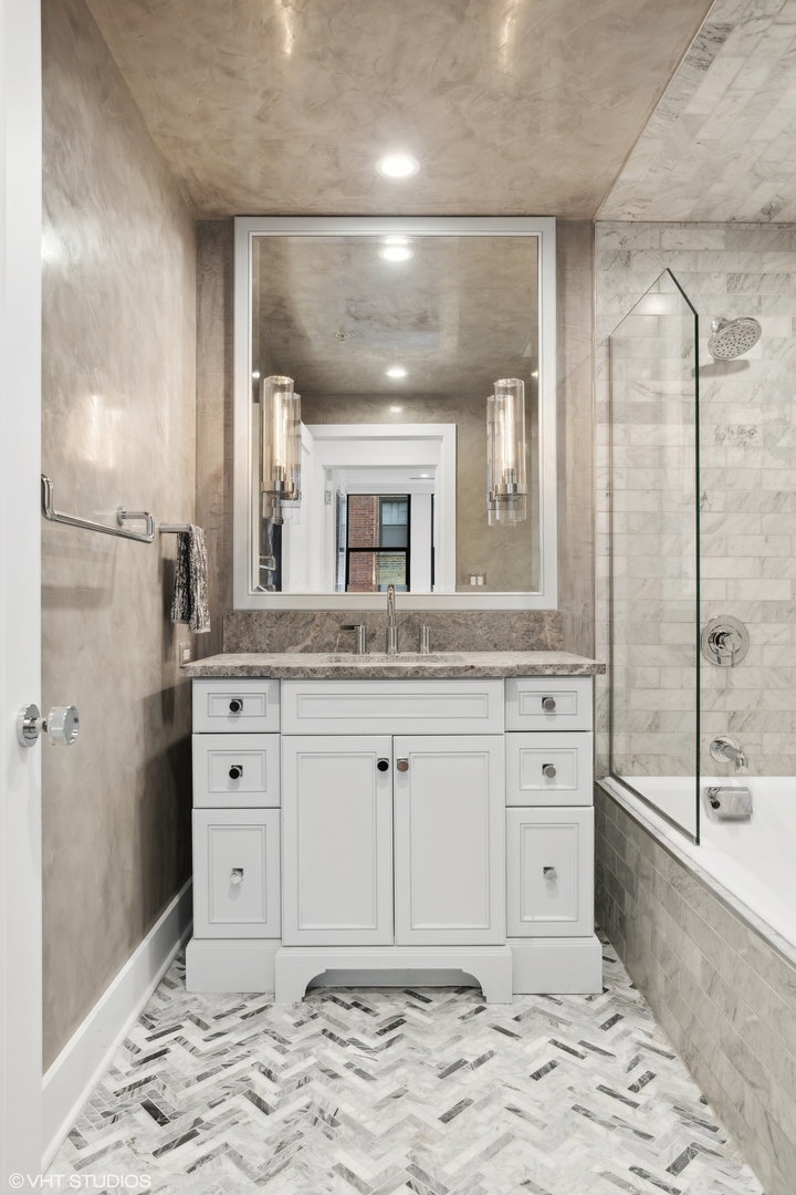 1155 N Dearborn Street Unit: 1301