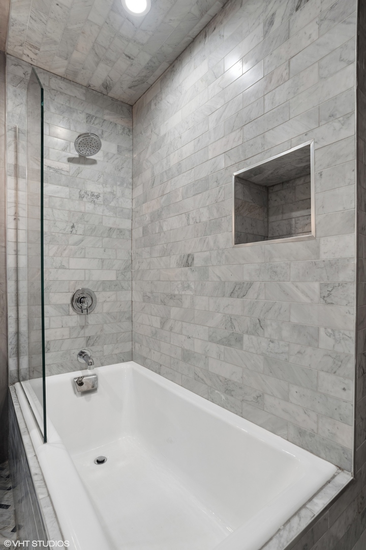 1155 N Dearborn Street Unit: 1301