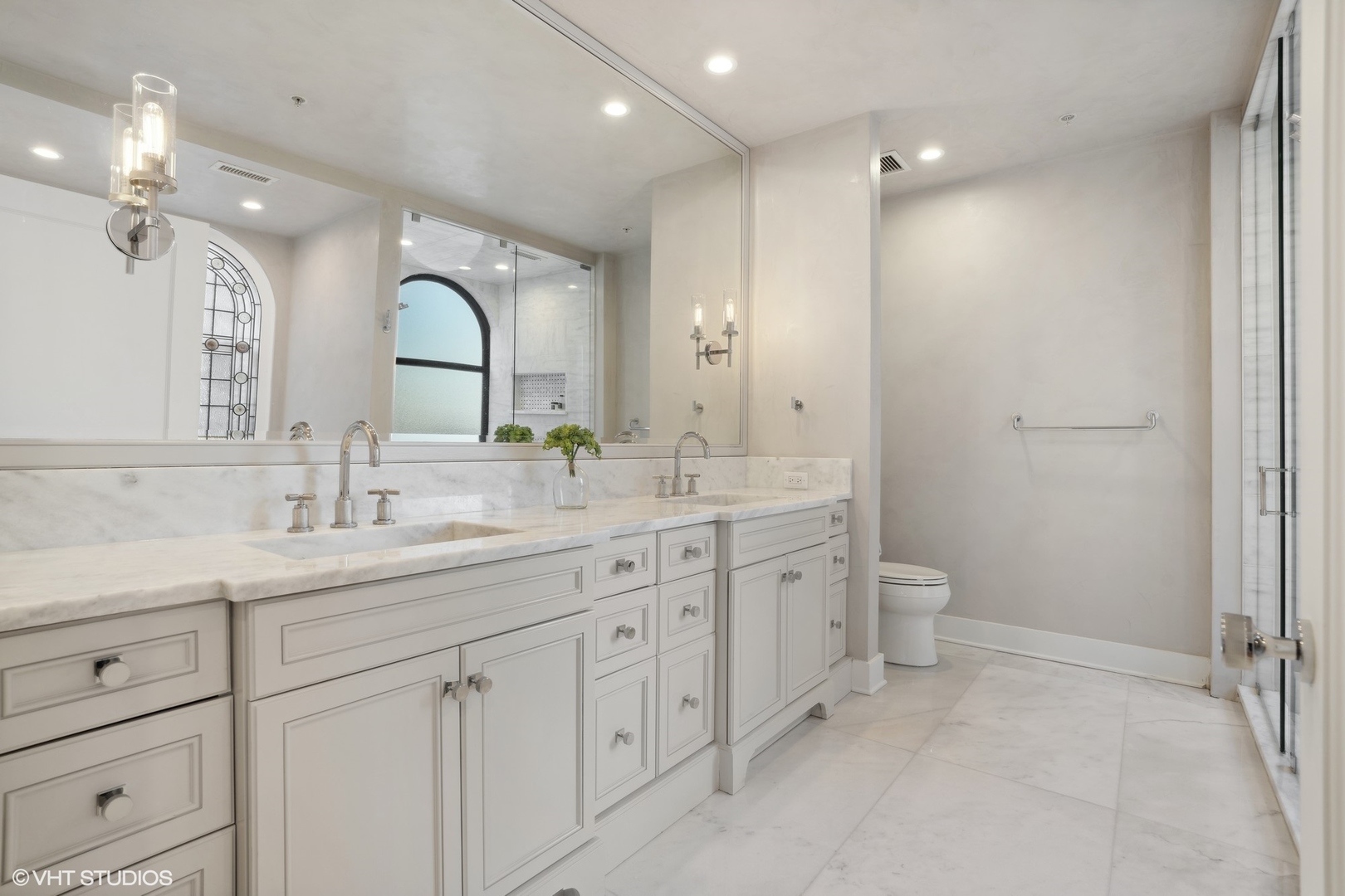 1155 N Dearborn Street Unit: 1301