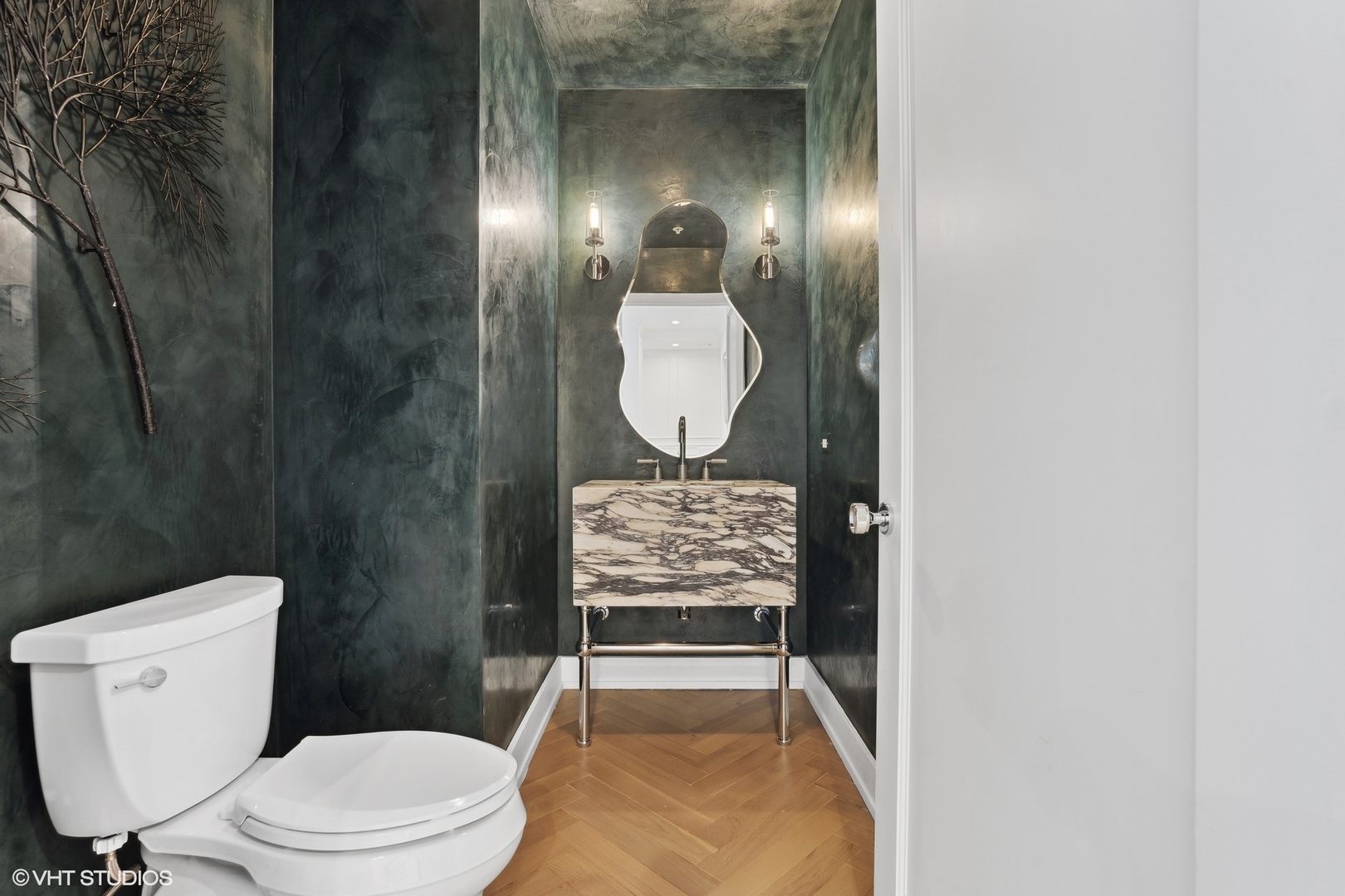 1155 N Dearborn Street Unit: 1301