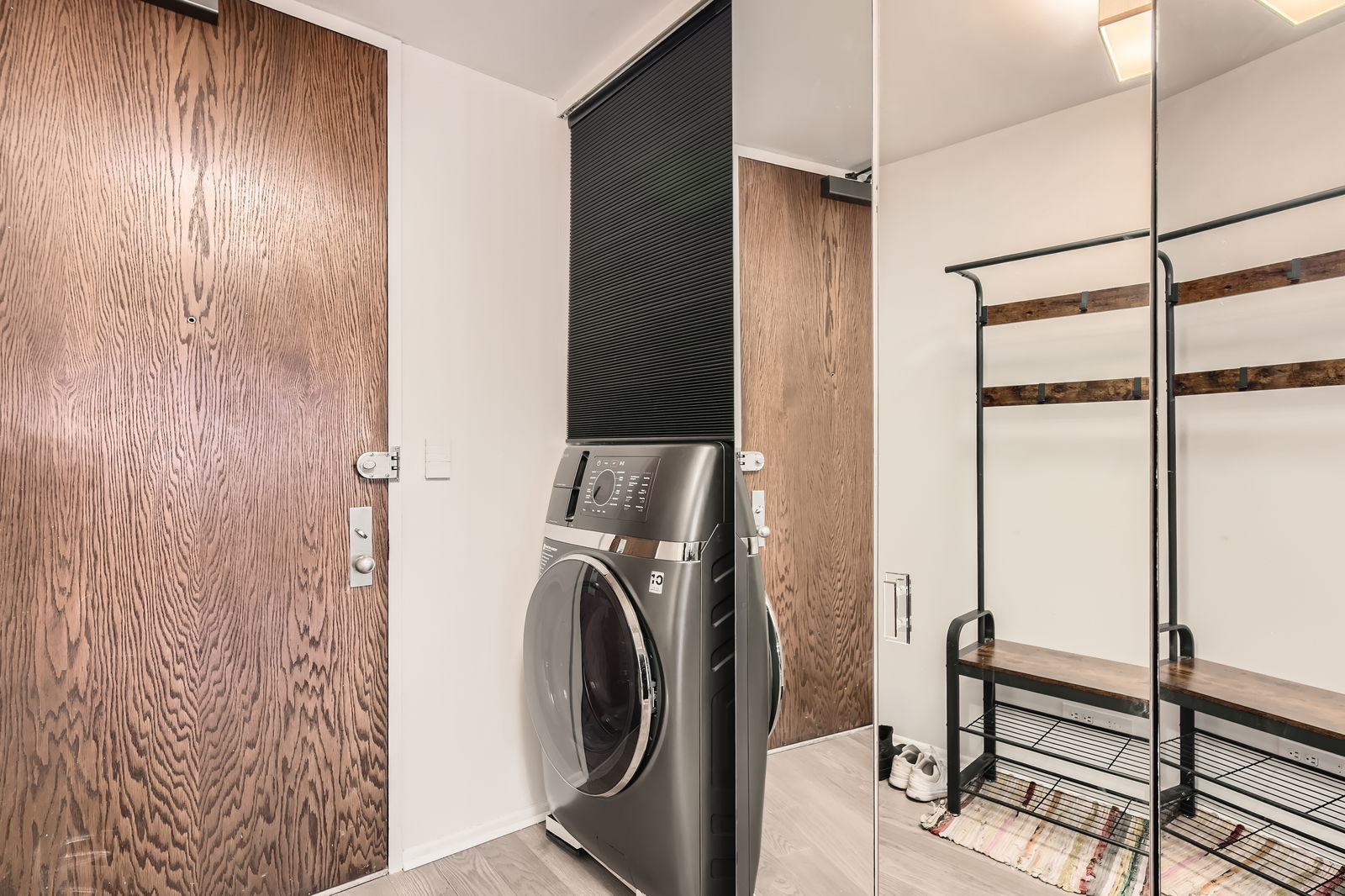 201 E Chestnut Street Unit: 20F