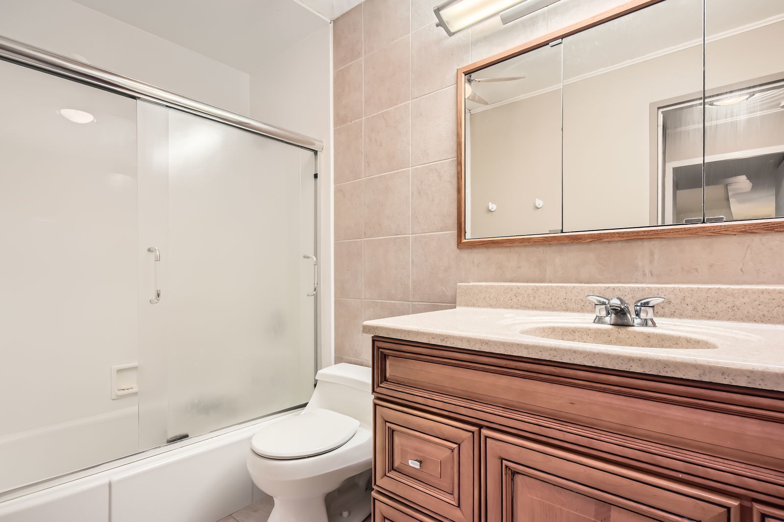 201 E Chestnut Street Unit: 20F