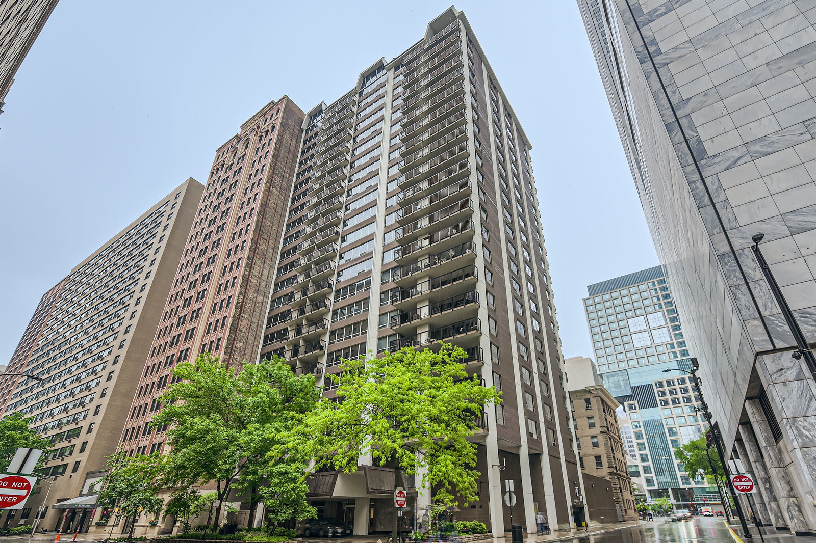 201 E Chestnut Street Unit: 20F