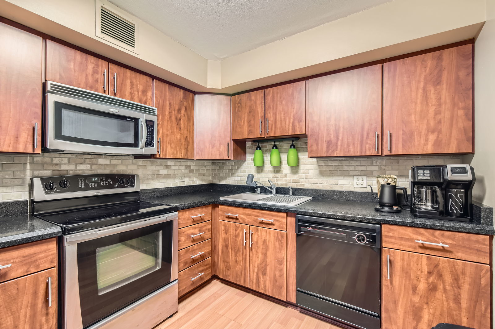 201 E Chestnut Street Unit: 20F