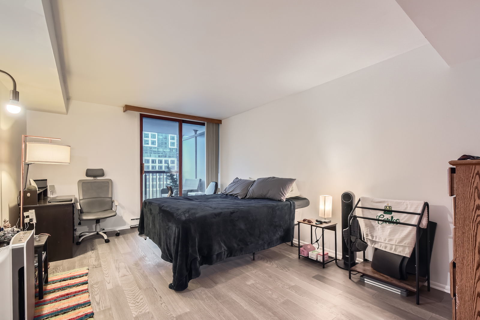 201 E Chestnut Street Unit: 20F