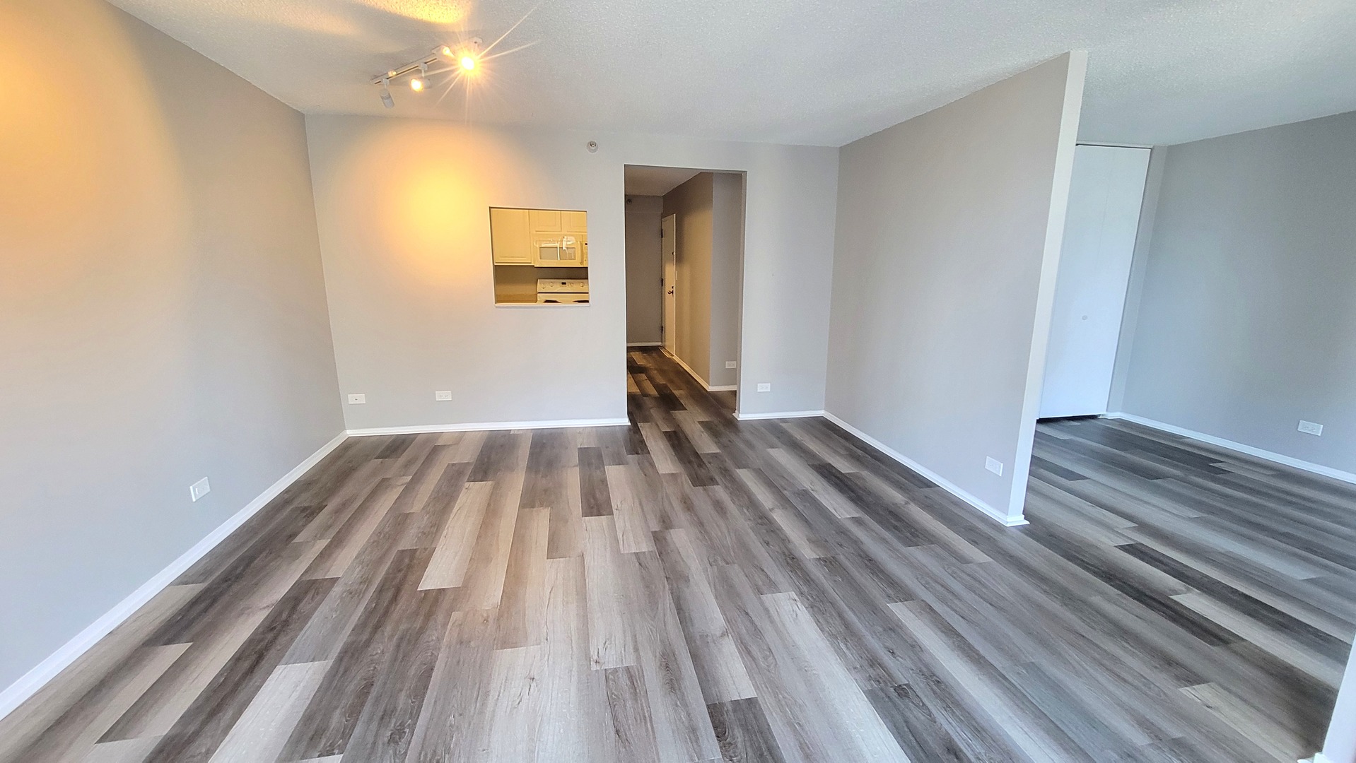 10 E Ontario Street Unit: 2406