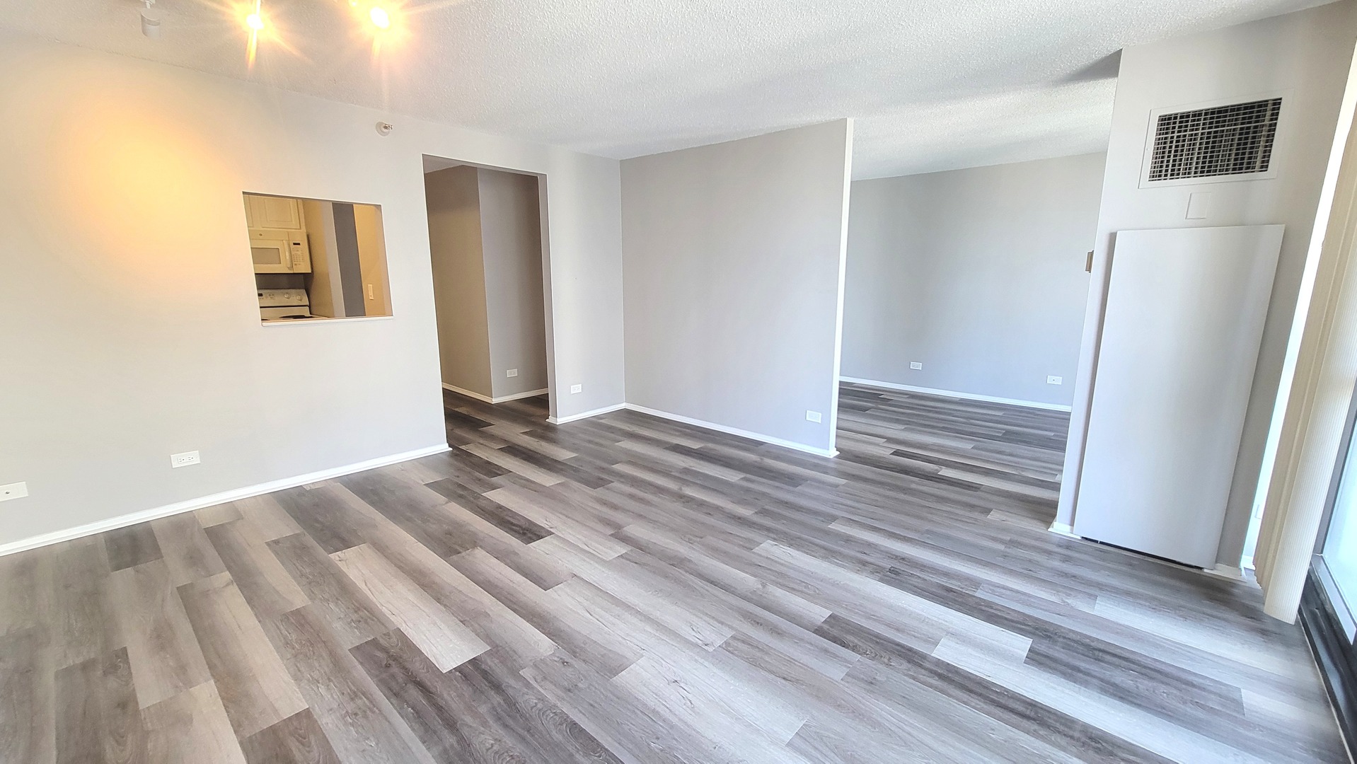 10 E Ontario Street Unit: 2406