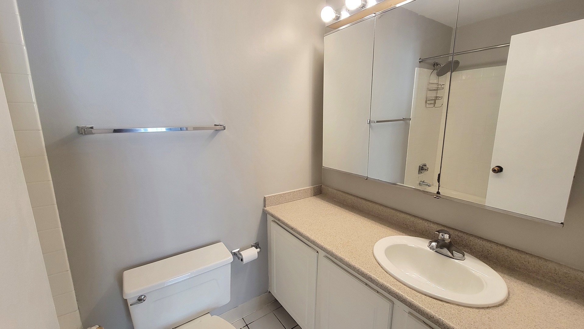 10 E Ontario Street Unit: 2406