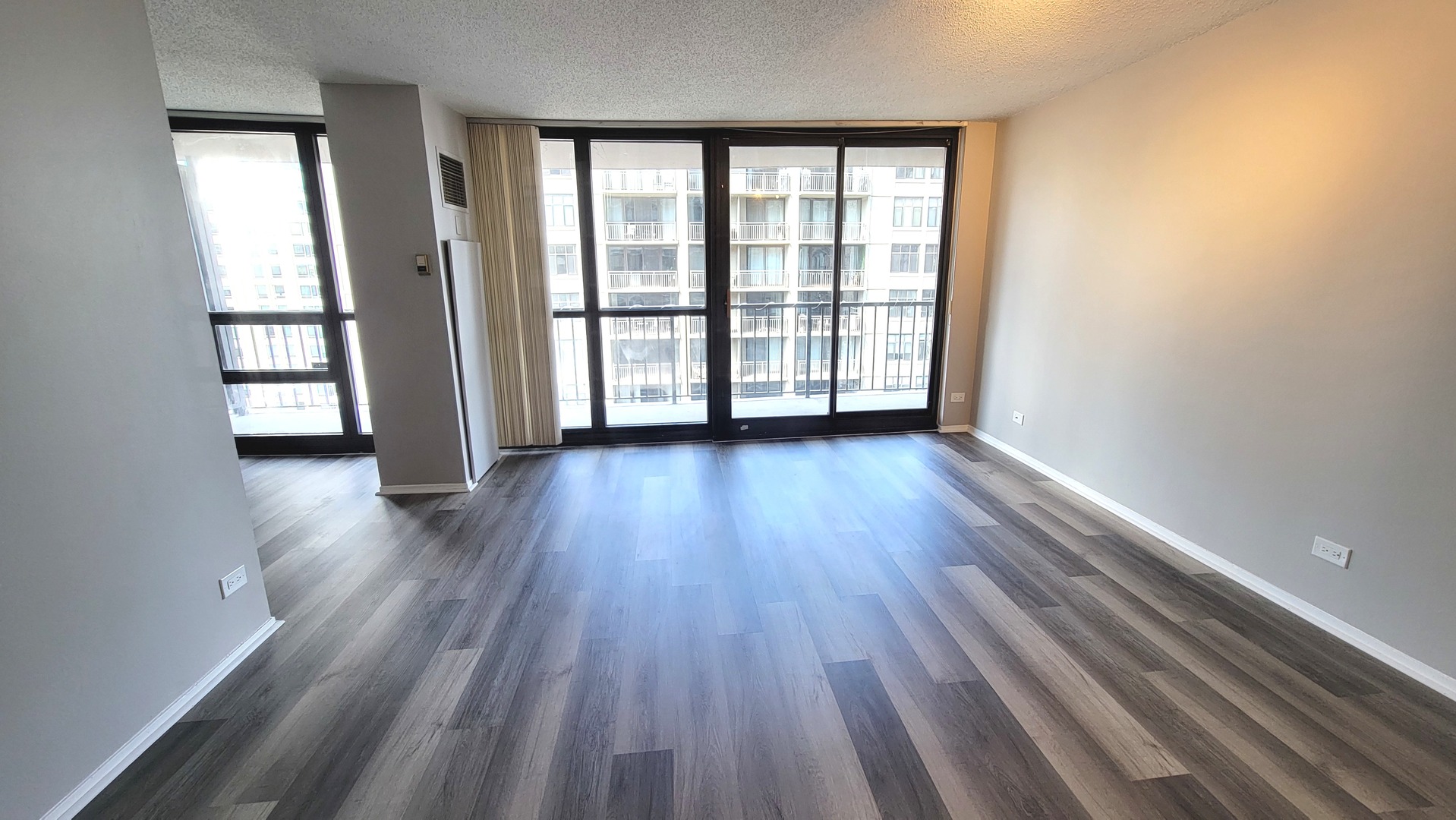10 E Ontario Street Unit: 2406