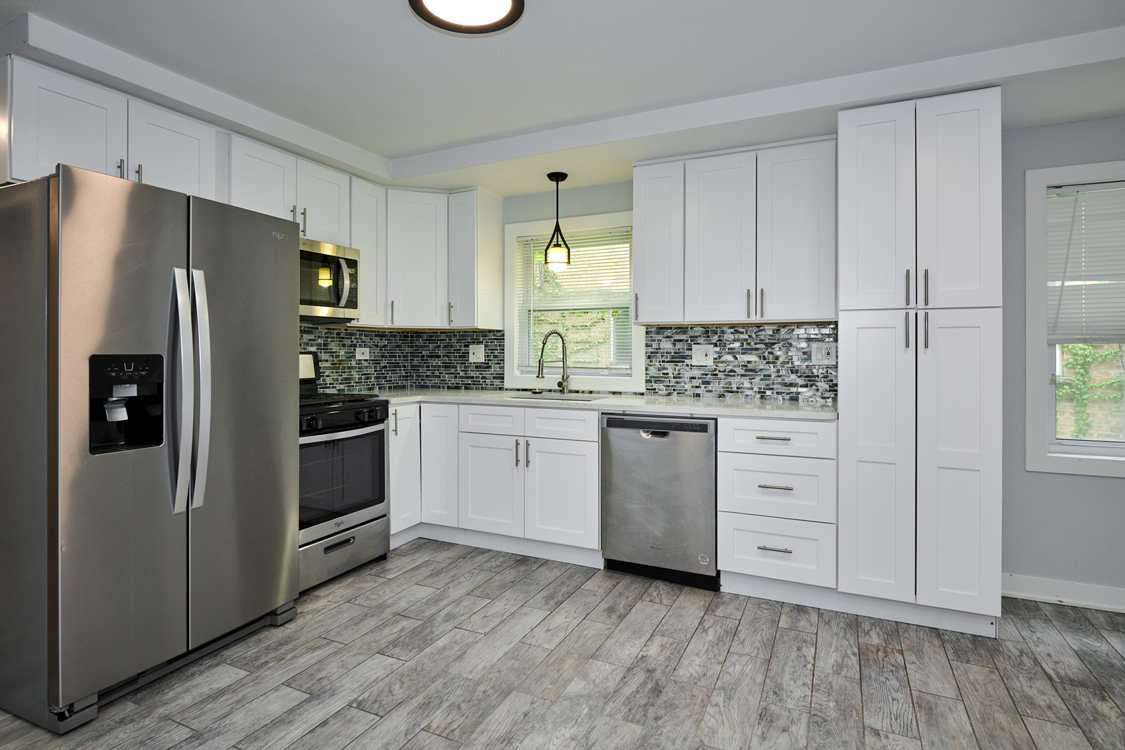 1606 W Chase Avenue Unit: 1B