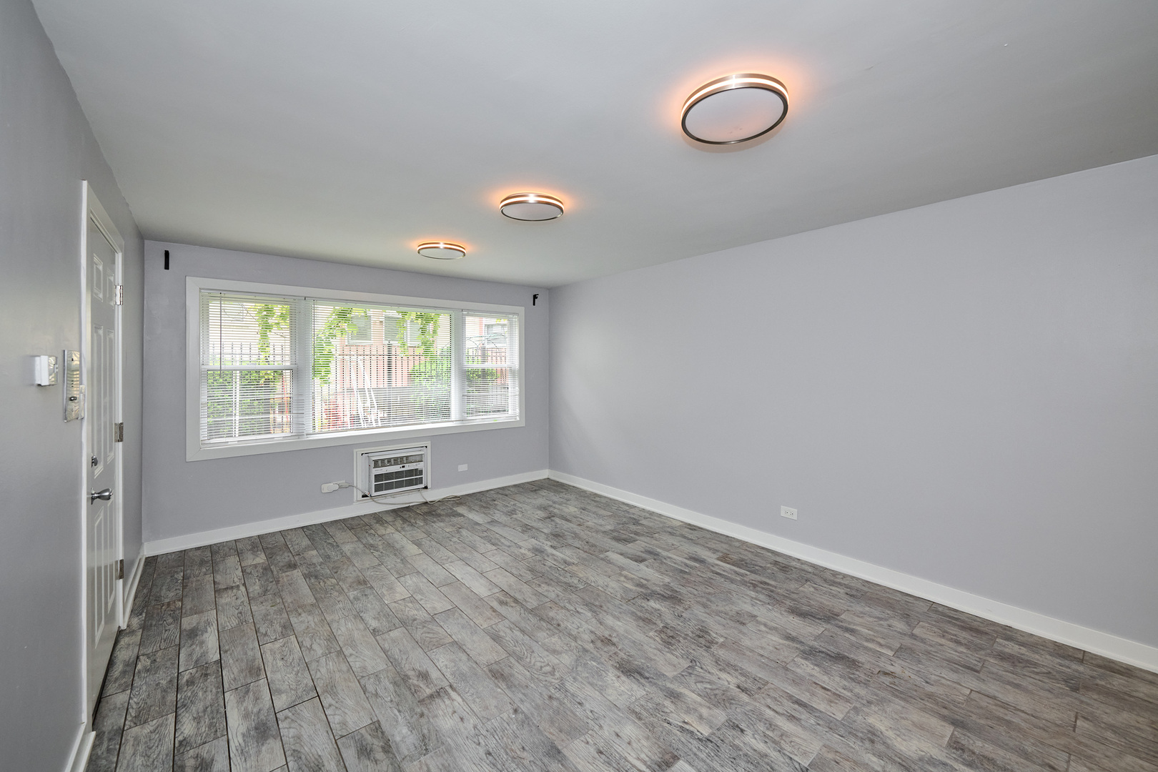 1606 W Chase Avenue Unit: 1B