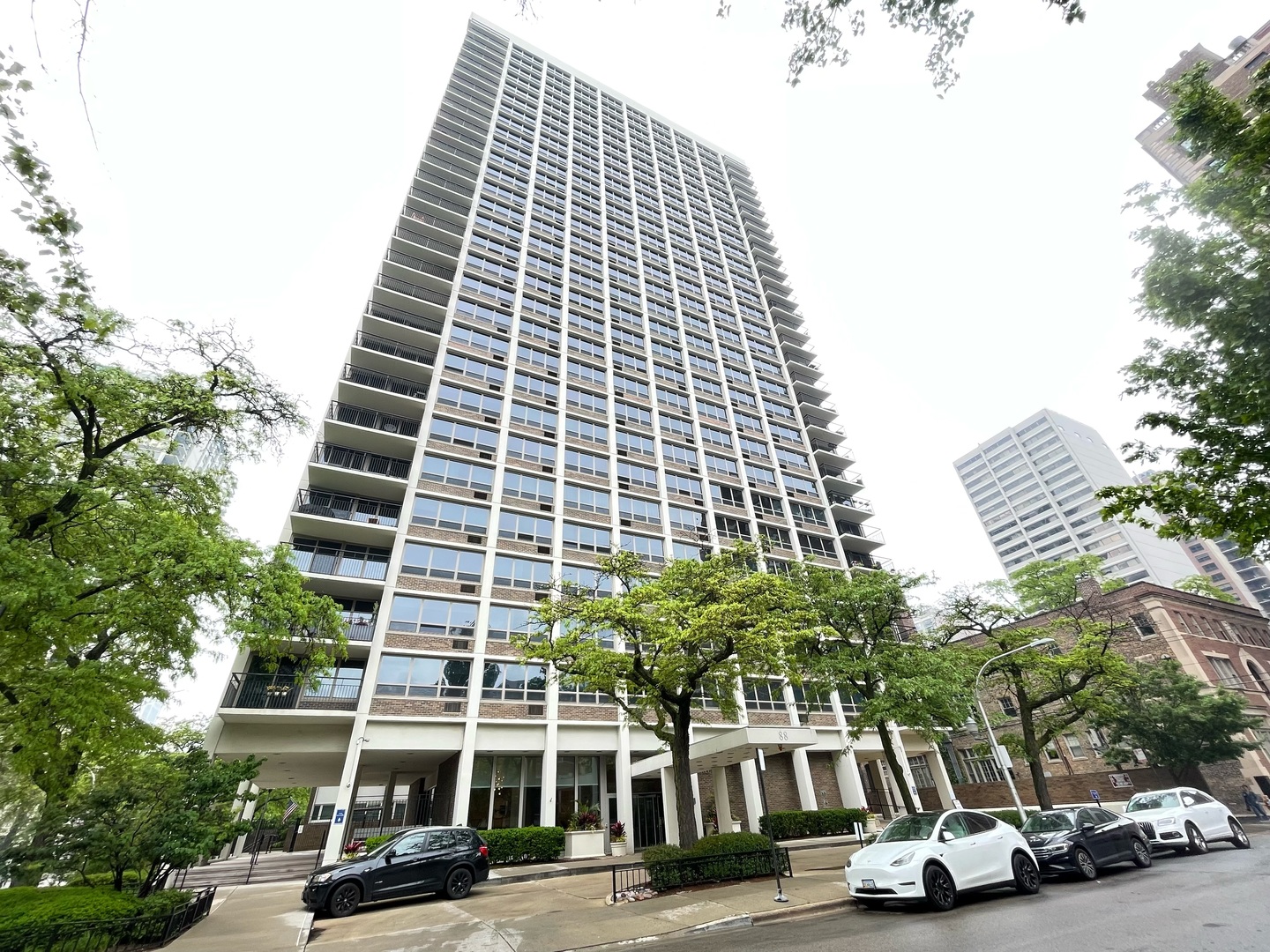88 W SCHILLER Street Unit: 2805L