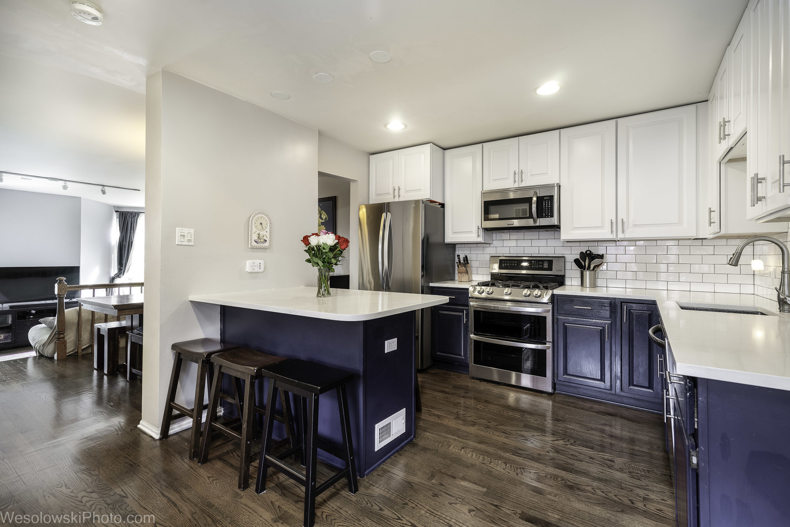 3315 N RACINE Avenue