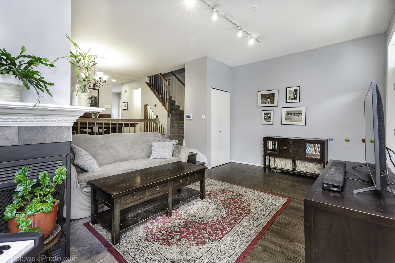 3315 N RACINE Avenue