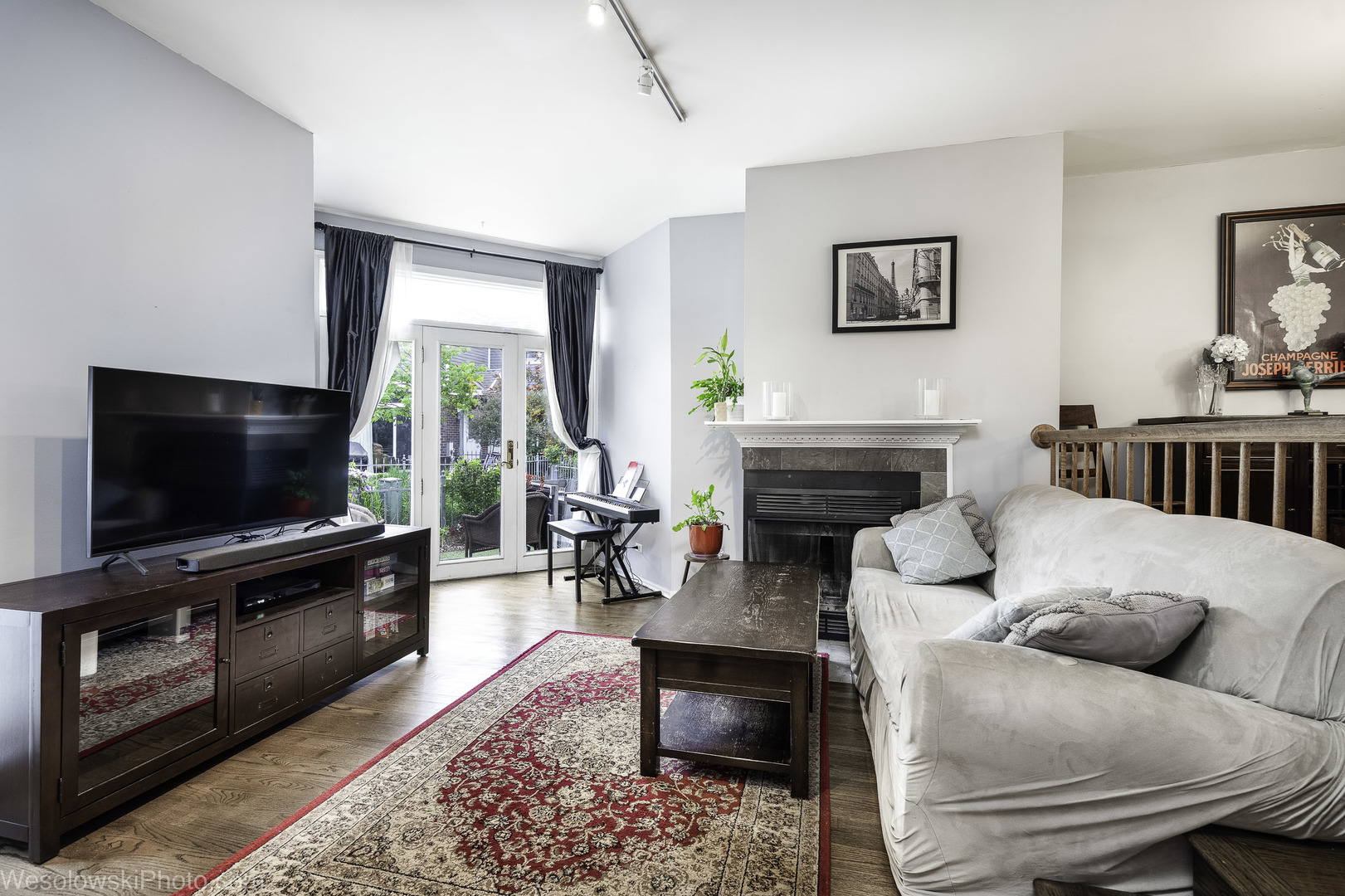 3315 N RACINE Avenue