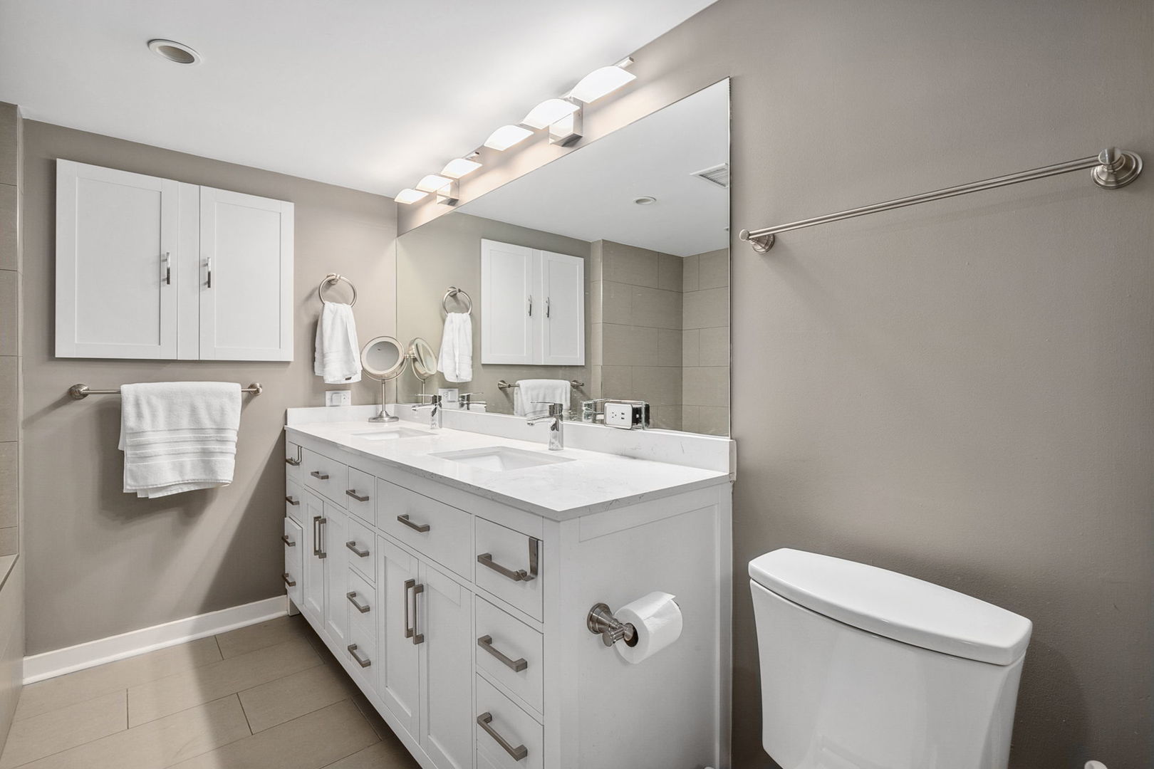 2017 W Evergreen Avenue Unit: 102