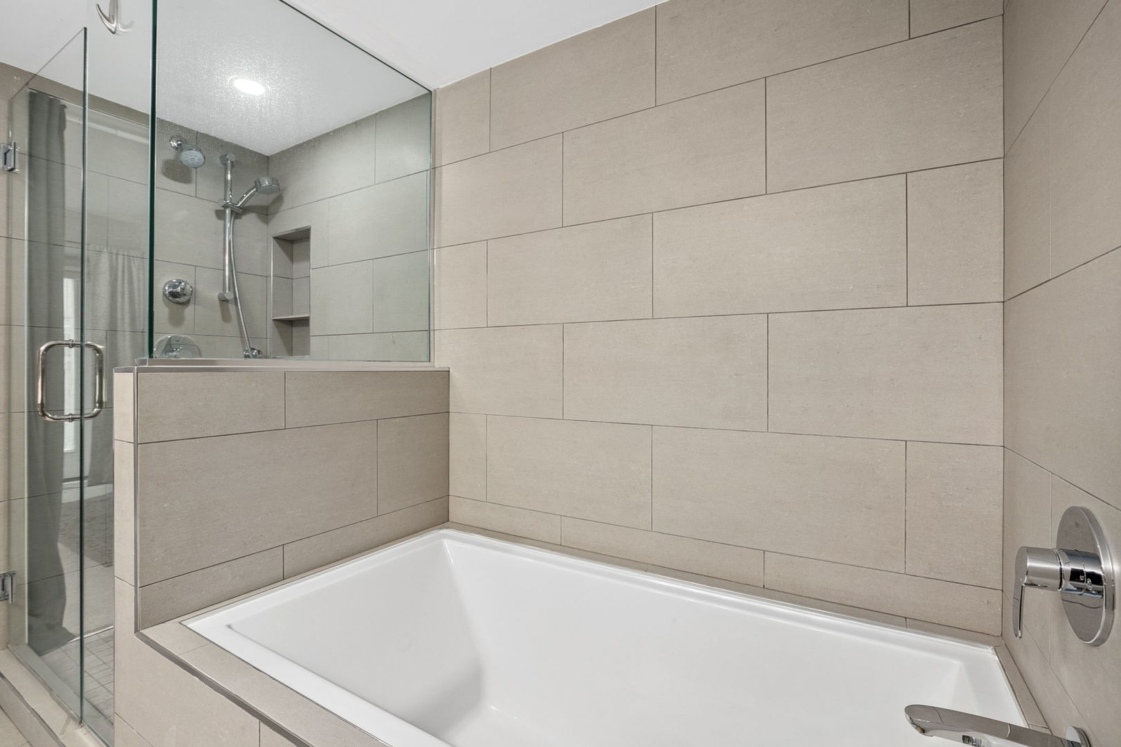 2017 W Evergreen Avenue Unit: 102