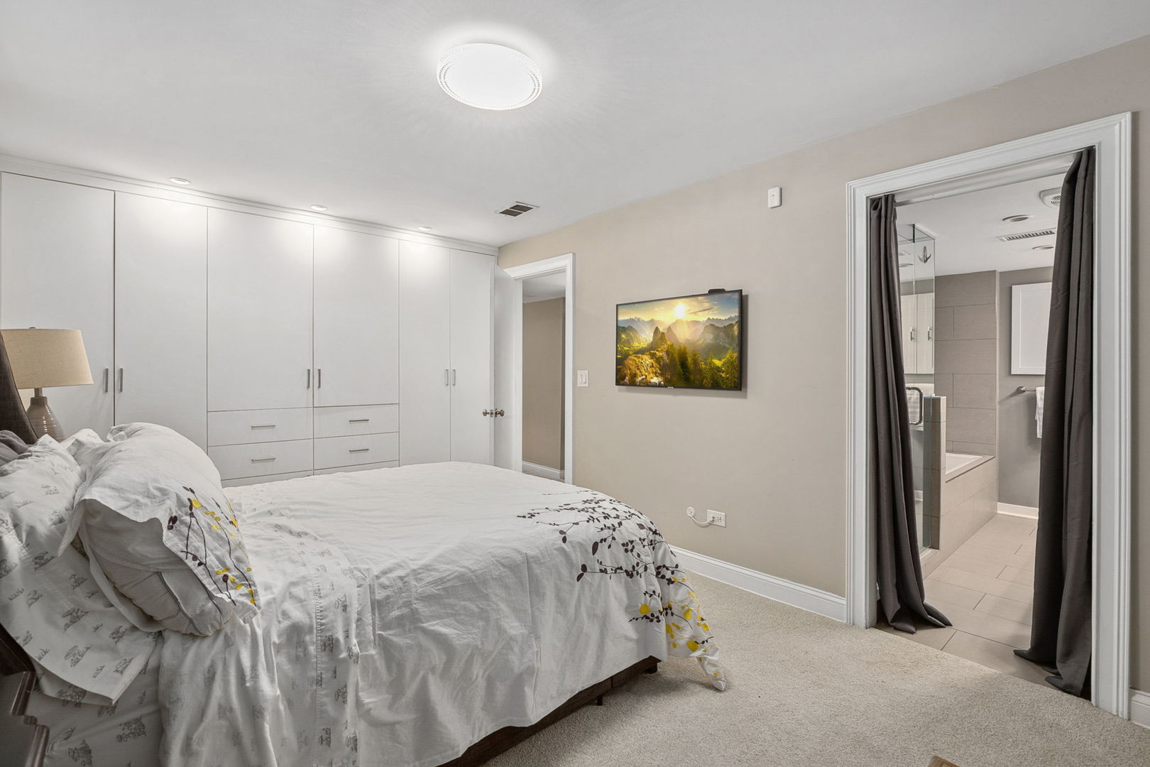 2017 W Evergreen Avenue Unit: 102