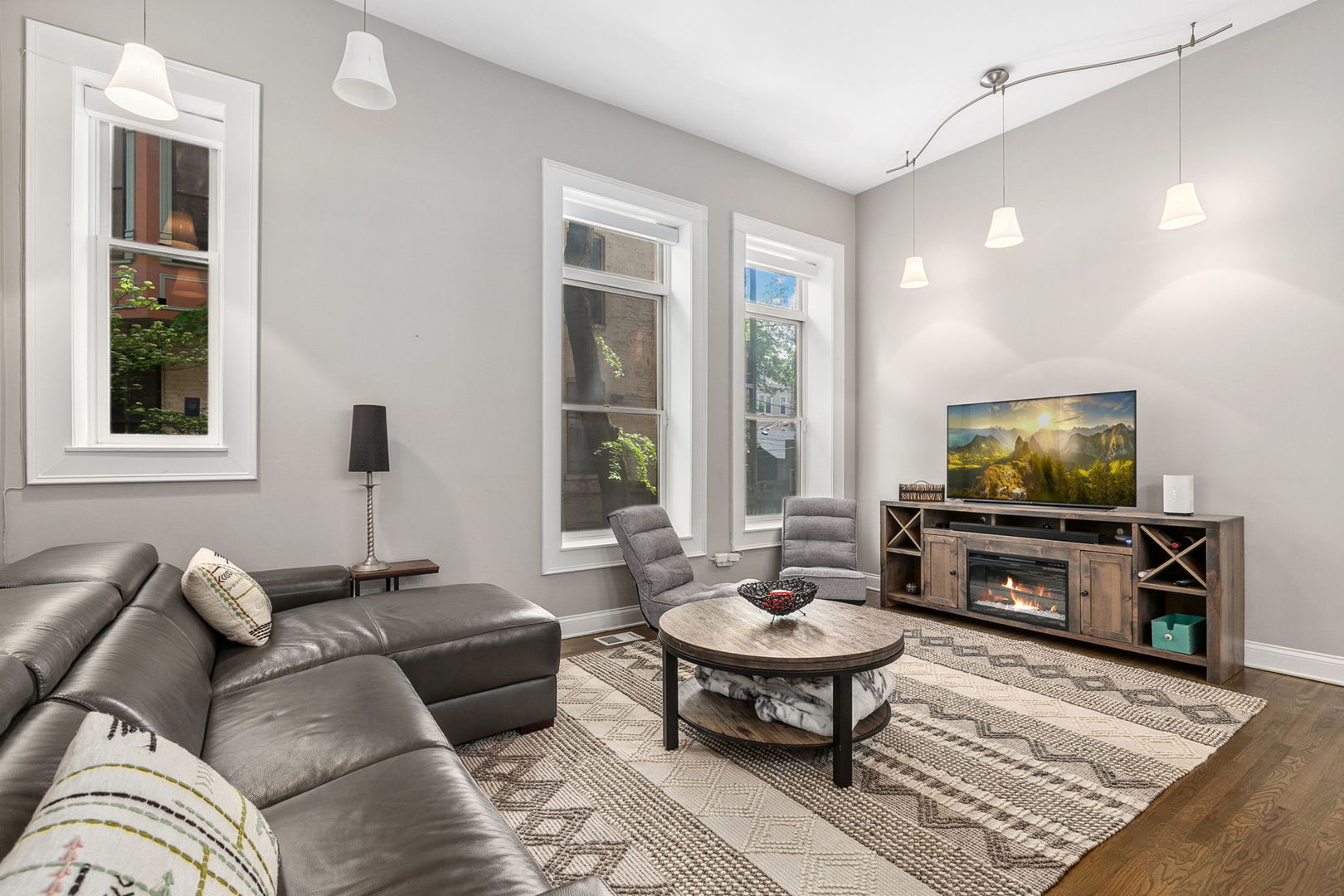 2017 W Evergreen Avenue Unit: 102