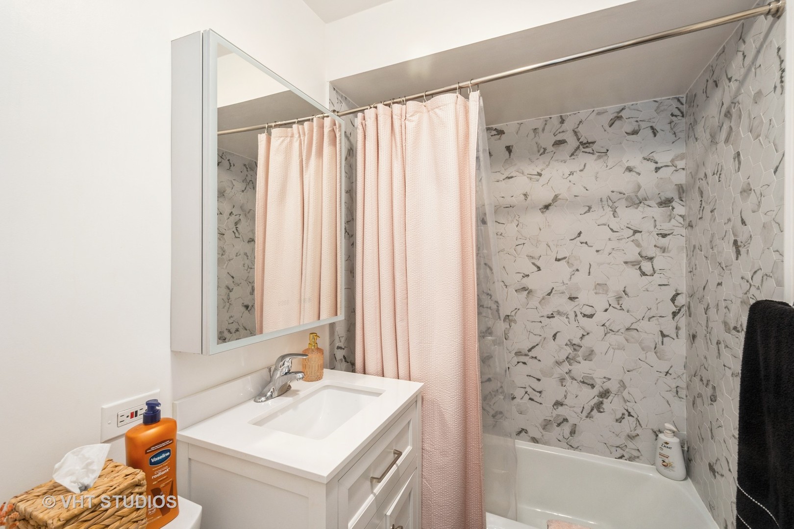 2626 N Lakeview Avenue Unit: 801