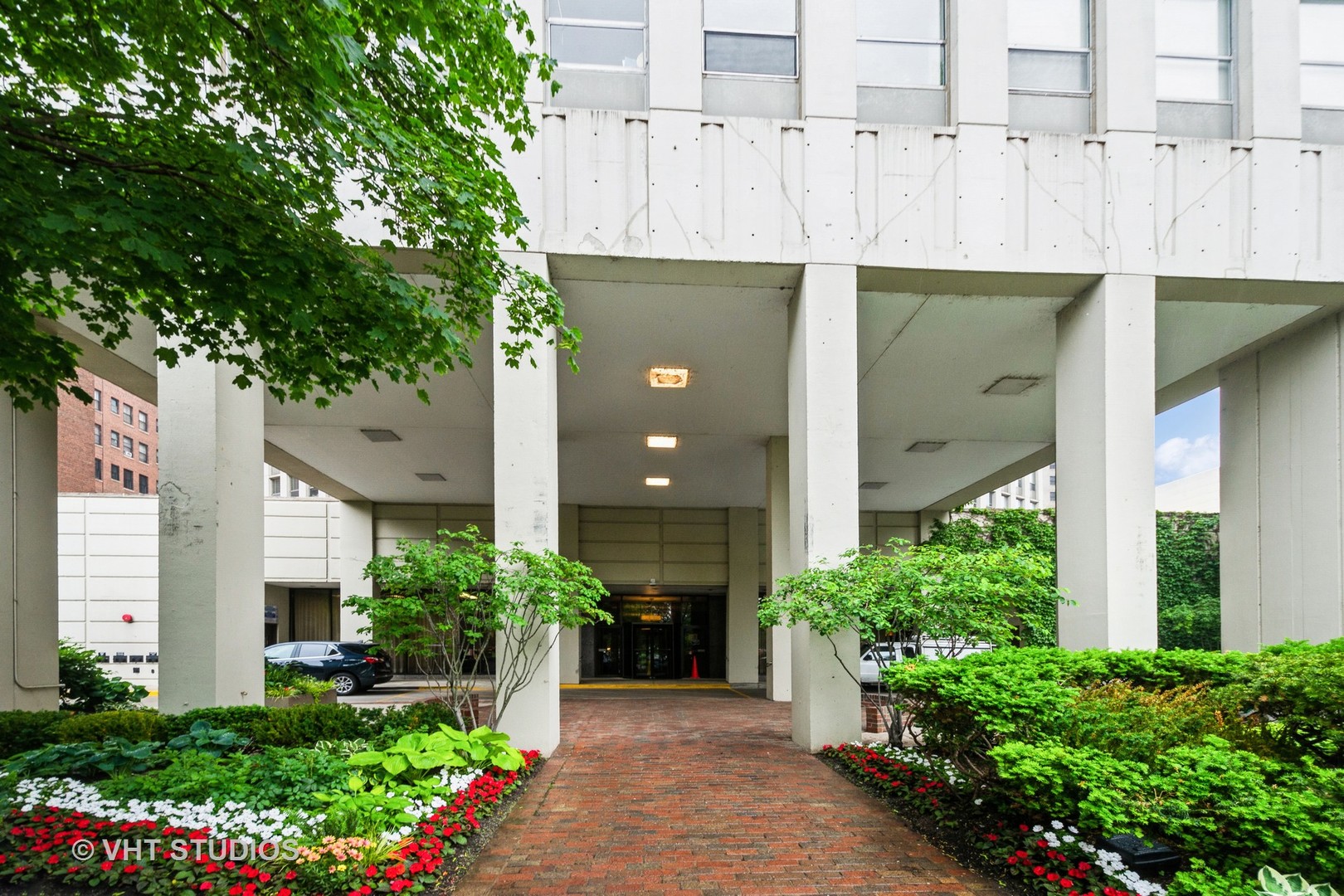 2626 N Lakeview Avenue Unit: 801