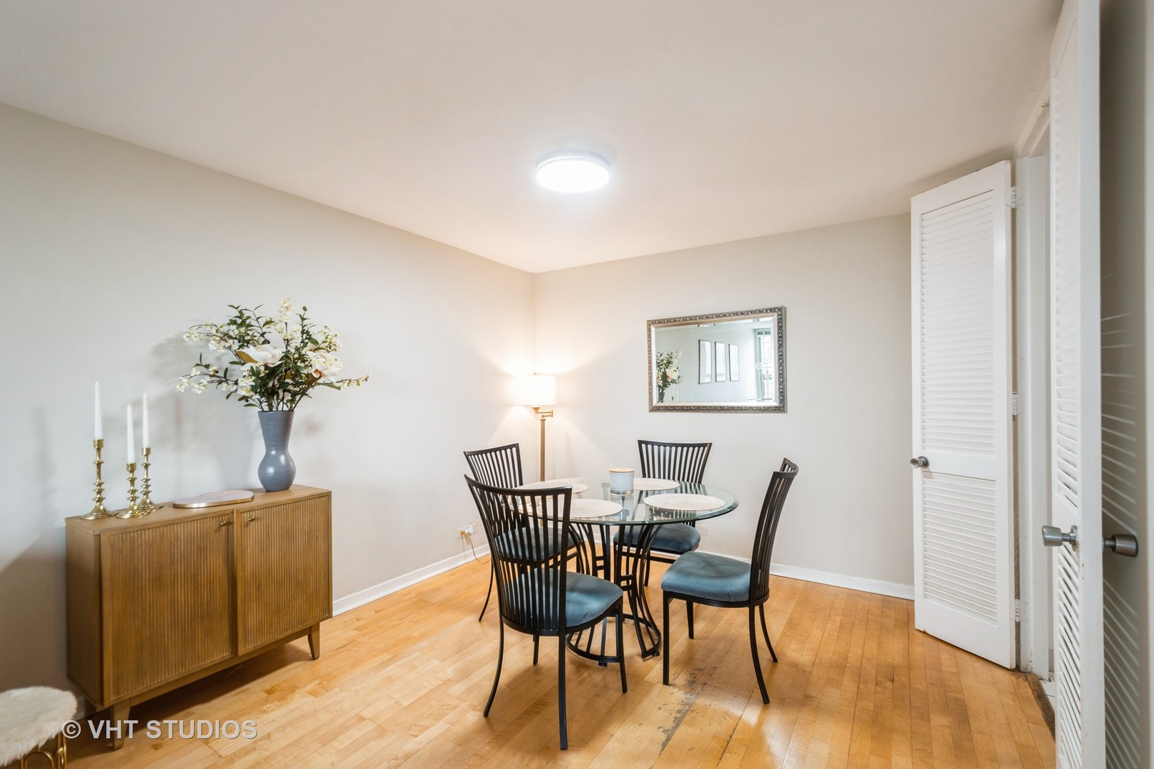 2626 N Lakeview Avenue Unit: 801