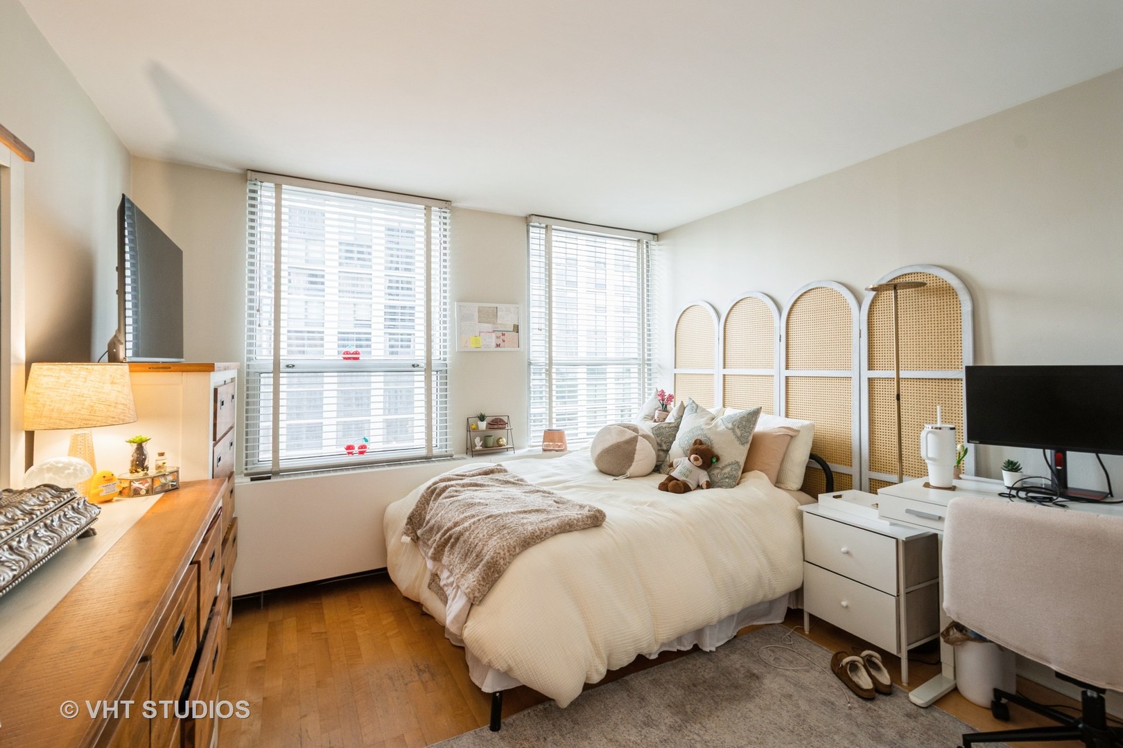 2626 N Lakeview Avenue Unit: 801