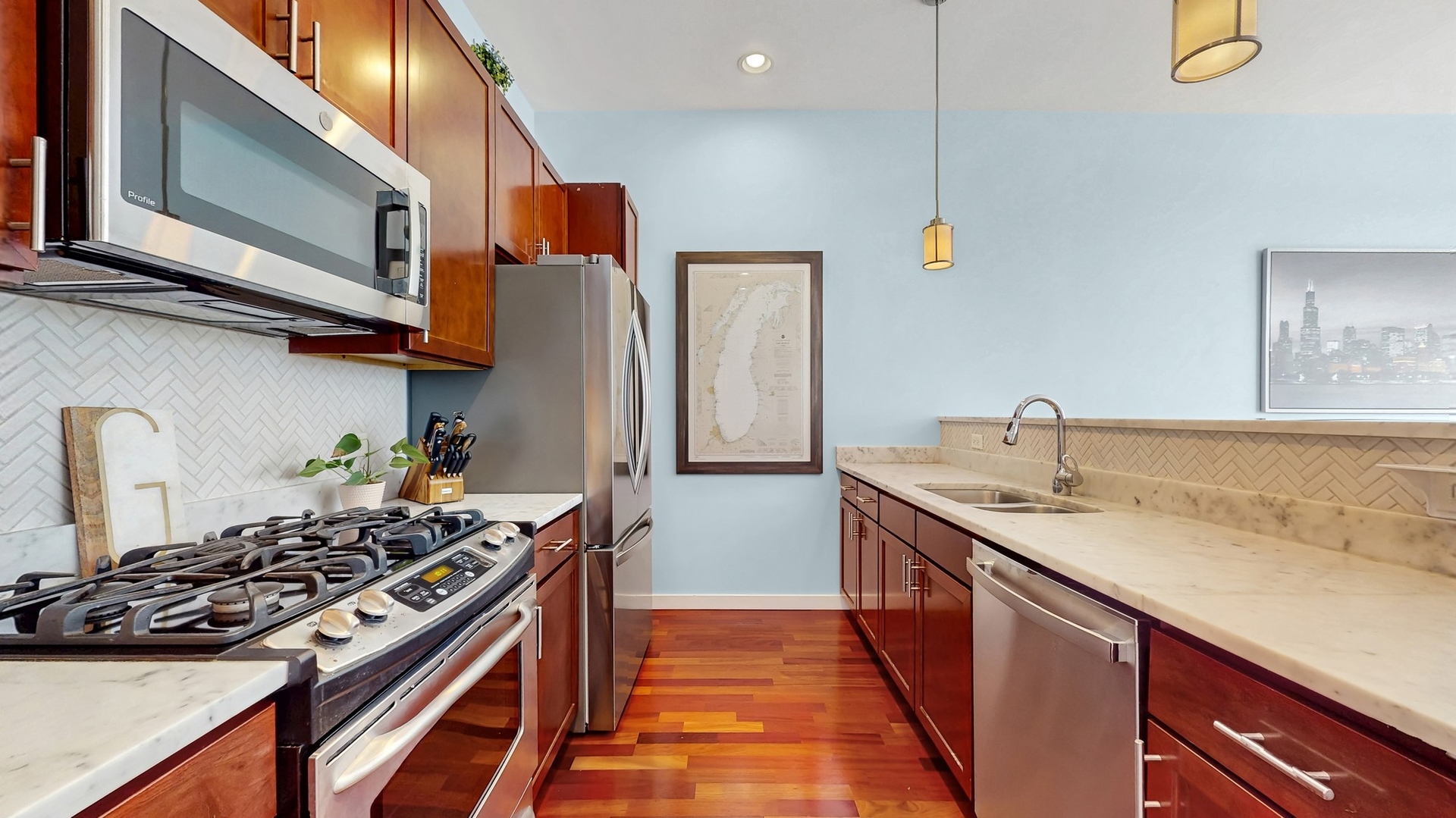 3920 N SHERIDAN Road Unit: 411