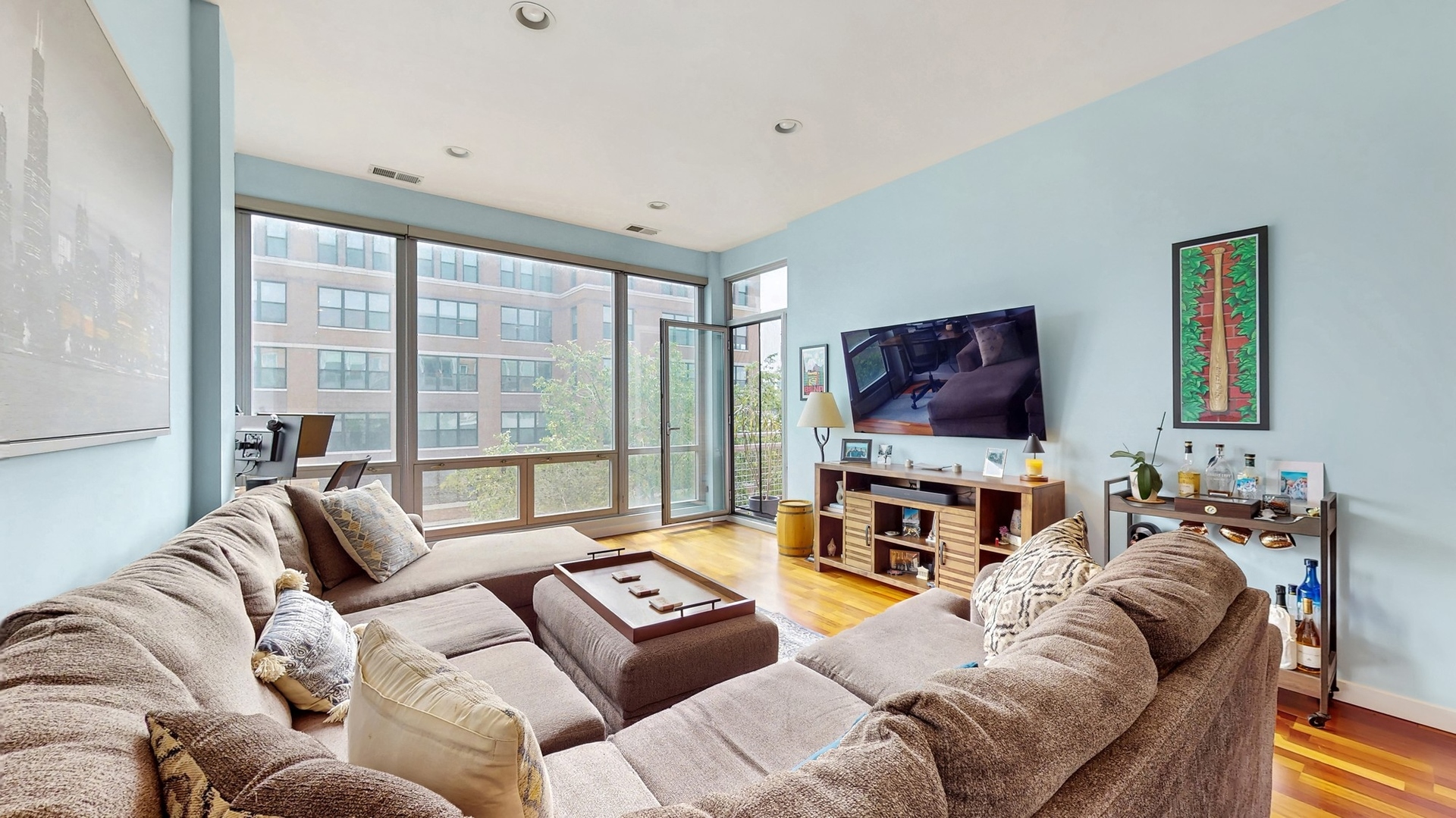 3920 N SHERIDAN Road Unit: 411