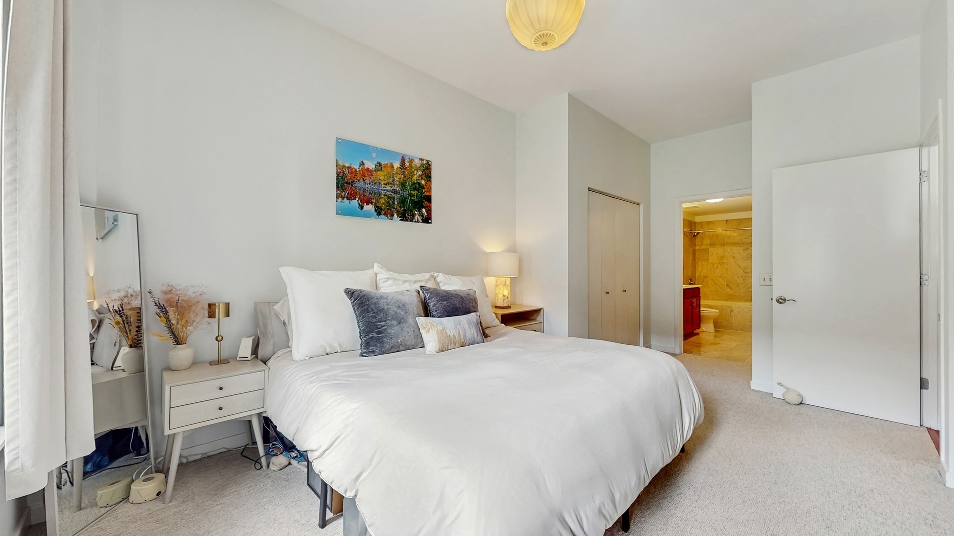 3920 N SHERIDAN Road Unit: 411