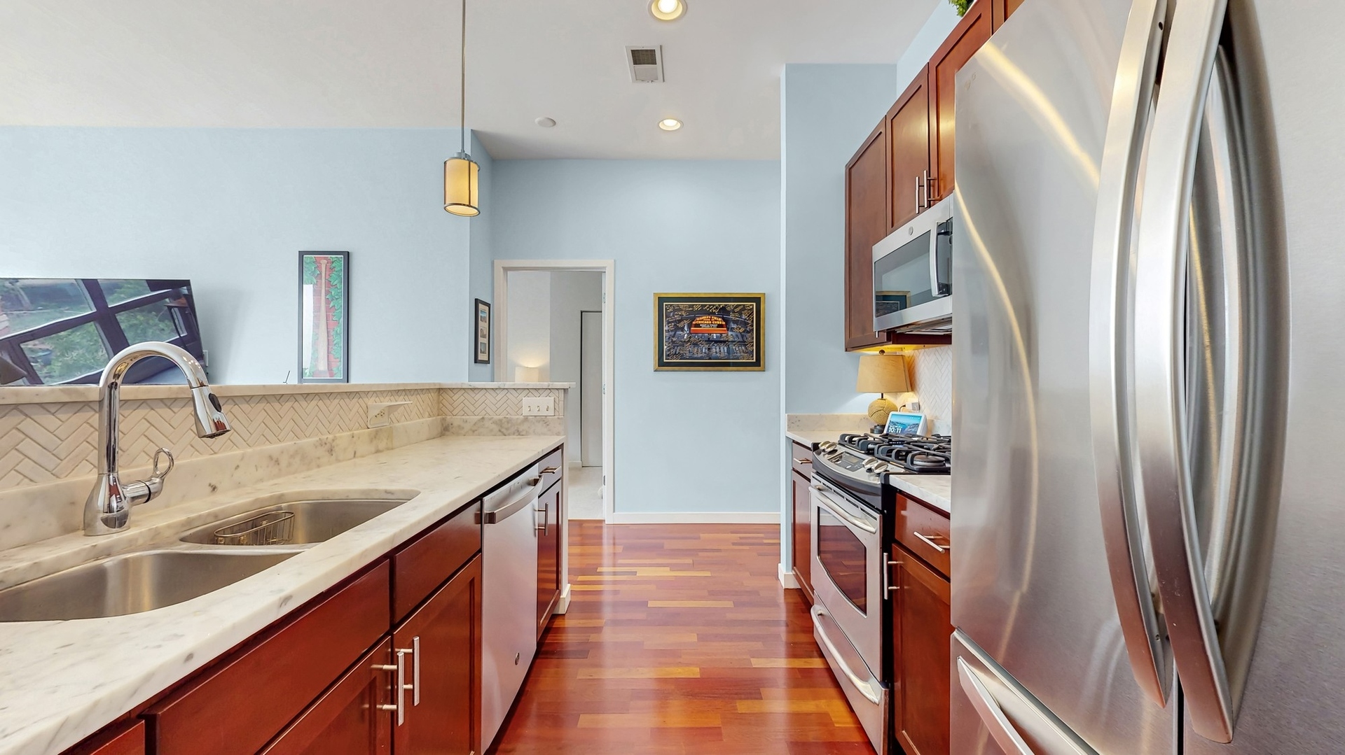 3920 N SHERIDAN Road Unit: 411