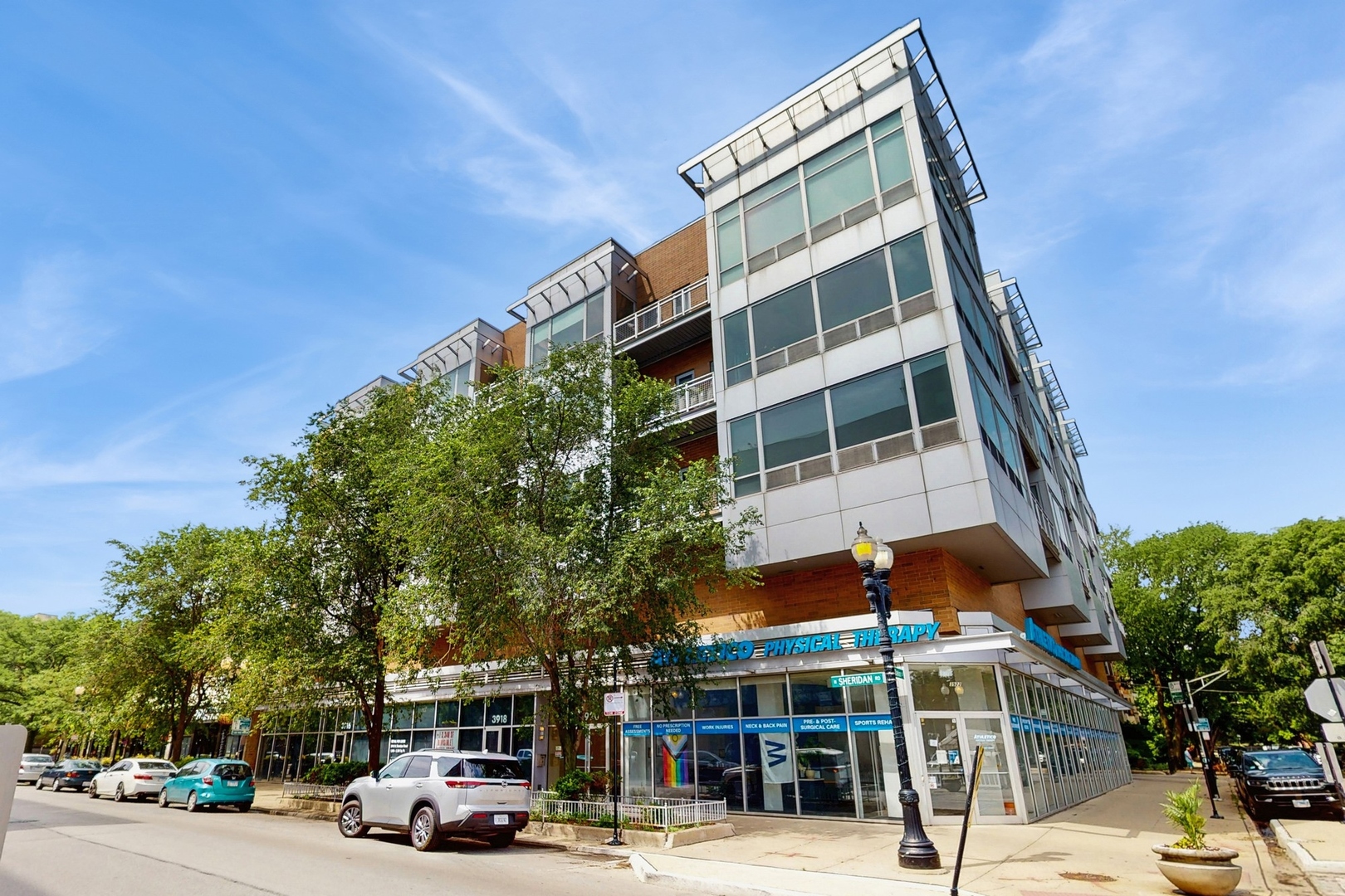 3920 N SHERIDAN Road Unit: 411