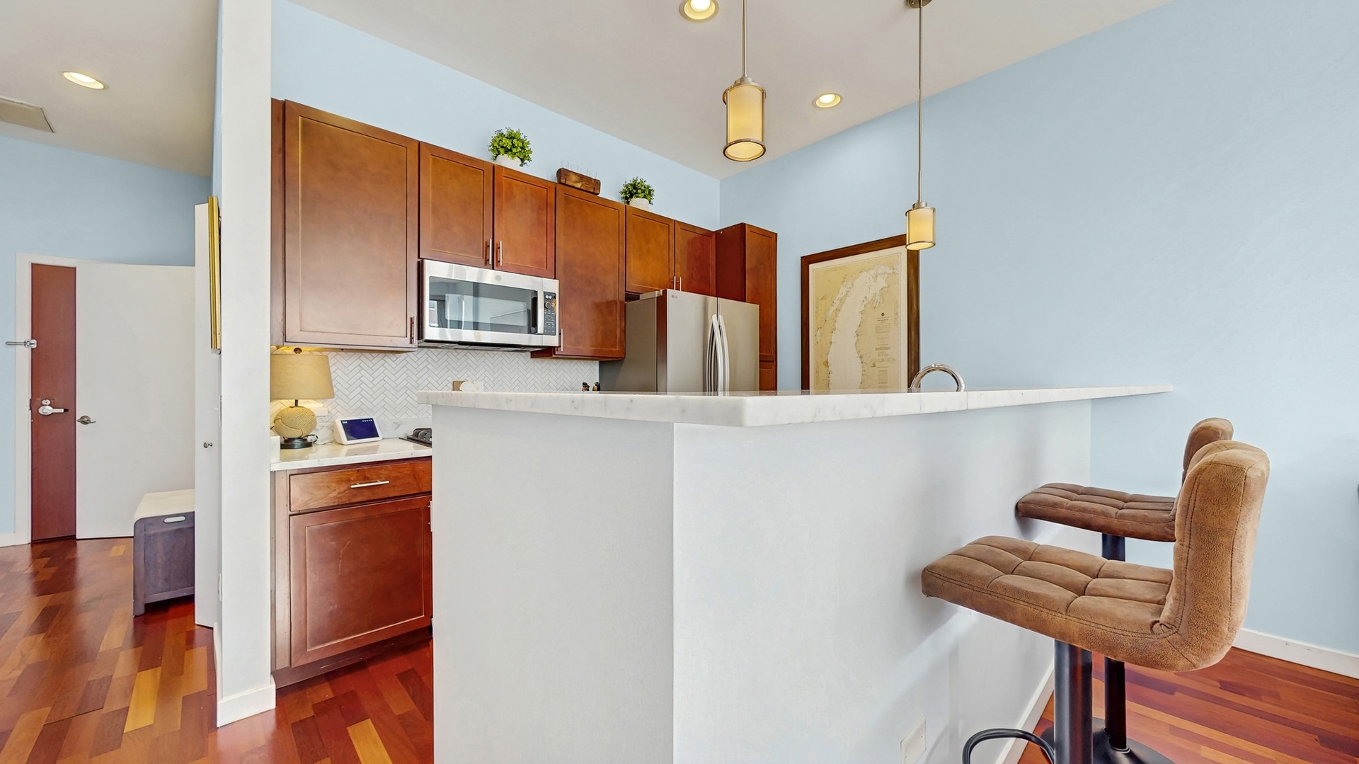 3920 N SHERIDAN Road Unit: 411