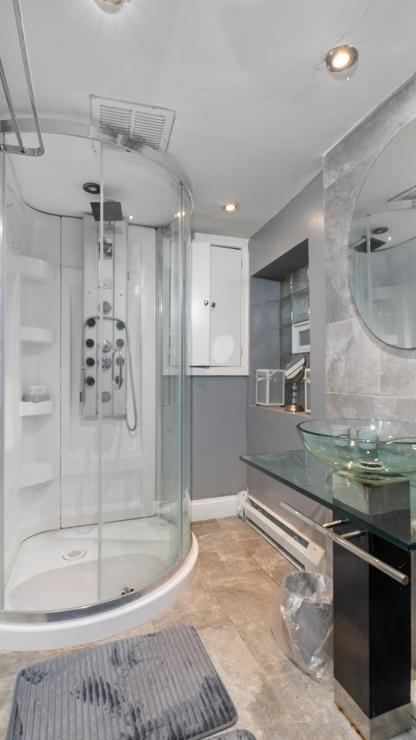 3406 W Dickens Avenue