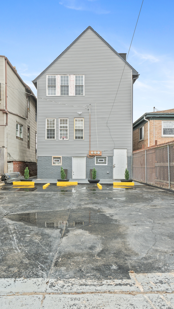 3406 W Dickens Avenue